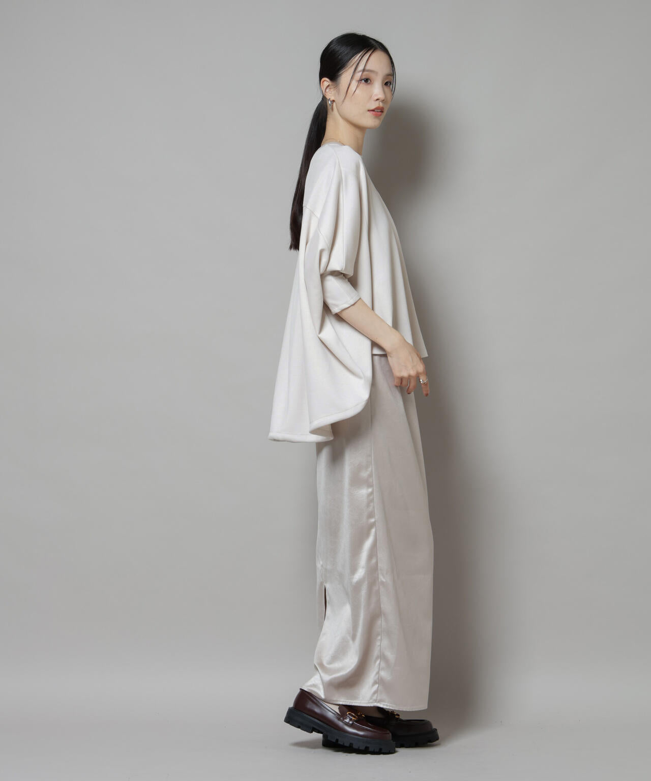 ドルマンスリーブバックドロストヘムカットプルオーバー