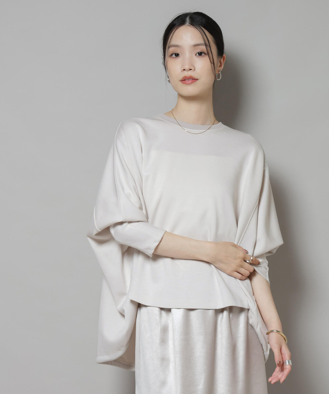 ドルマンスリーブバックドロストヘムカットプルオーバー