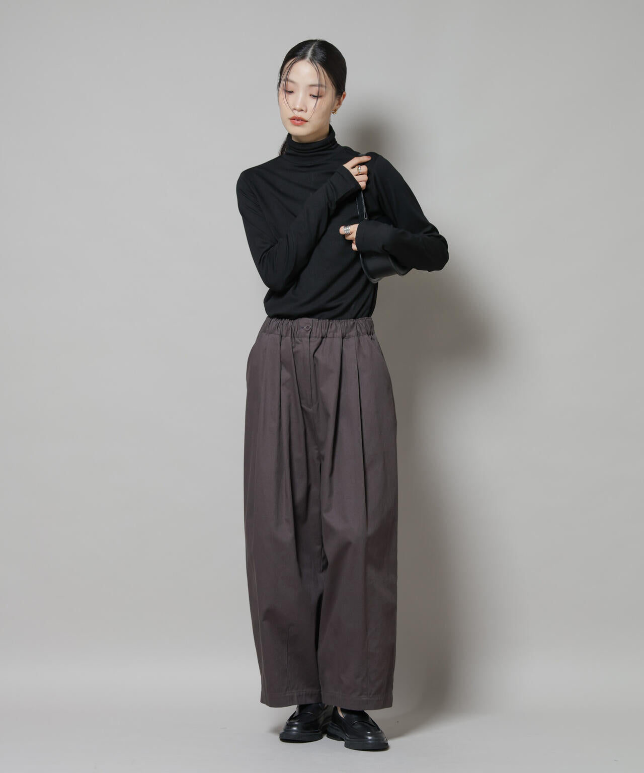 吸湿発熱タートルネックカットトップス