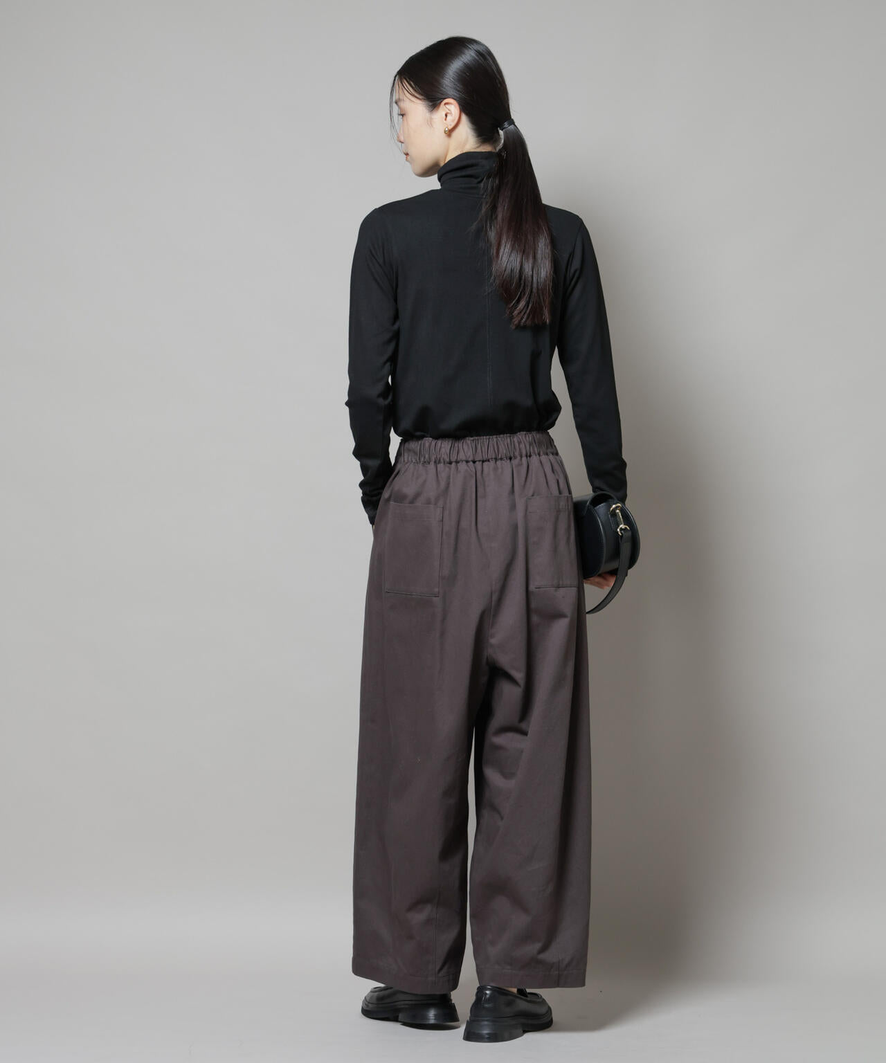 吸湿発熱タートルネックカットトップス