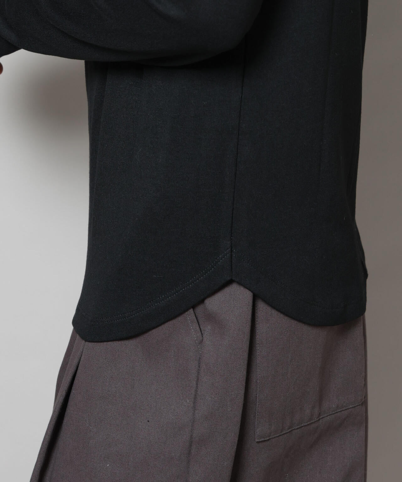 吸湿発熱タートルネックカットトップス