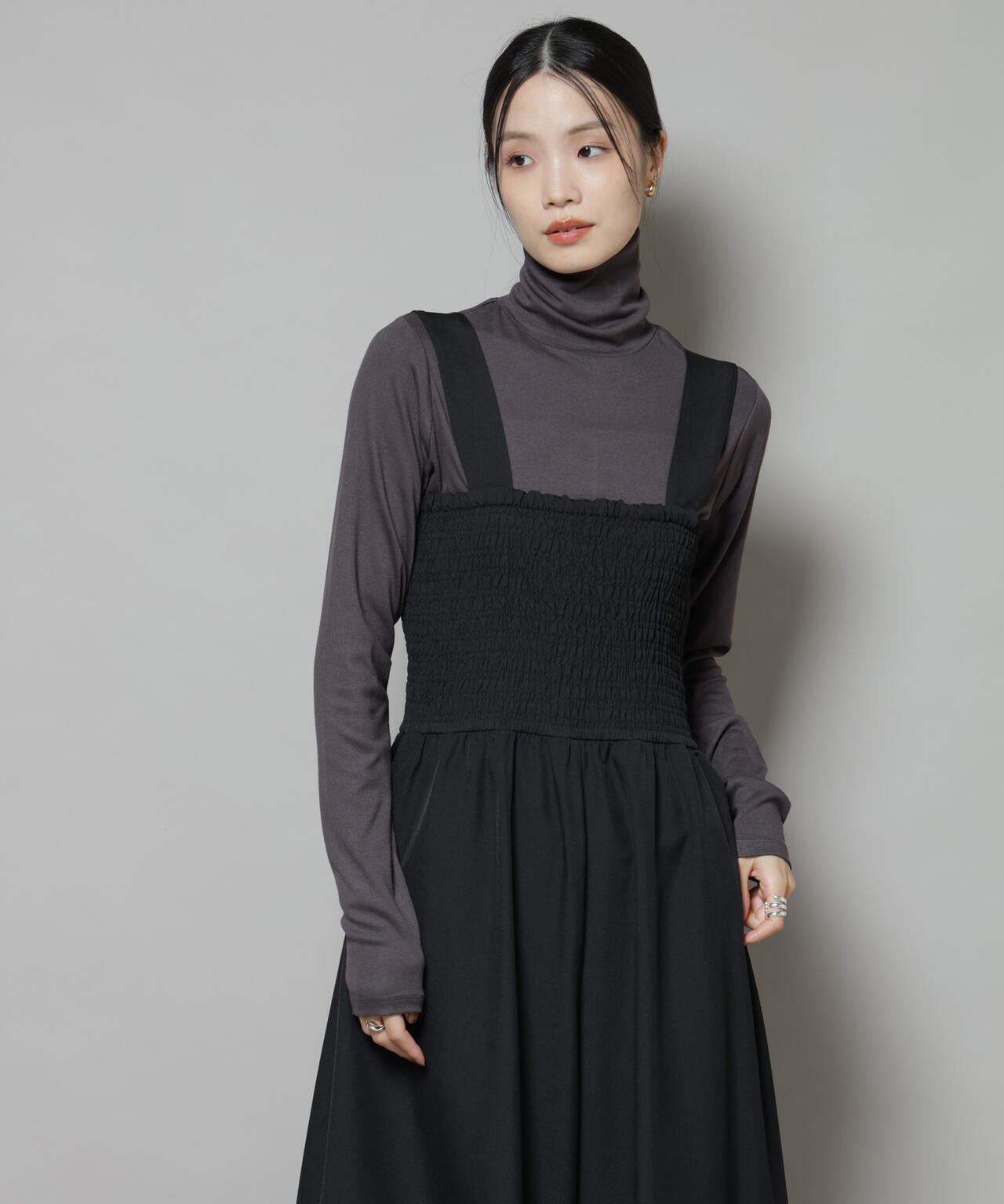 吸湿発熱タートルネックカットトップス