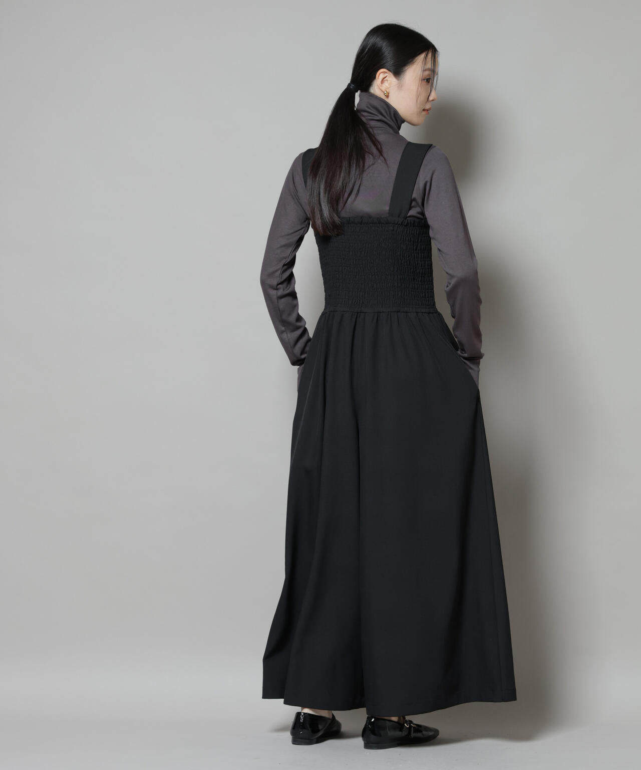 吸湿発熱タートルネックカットトップス