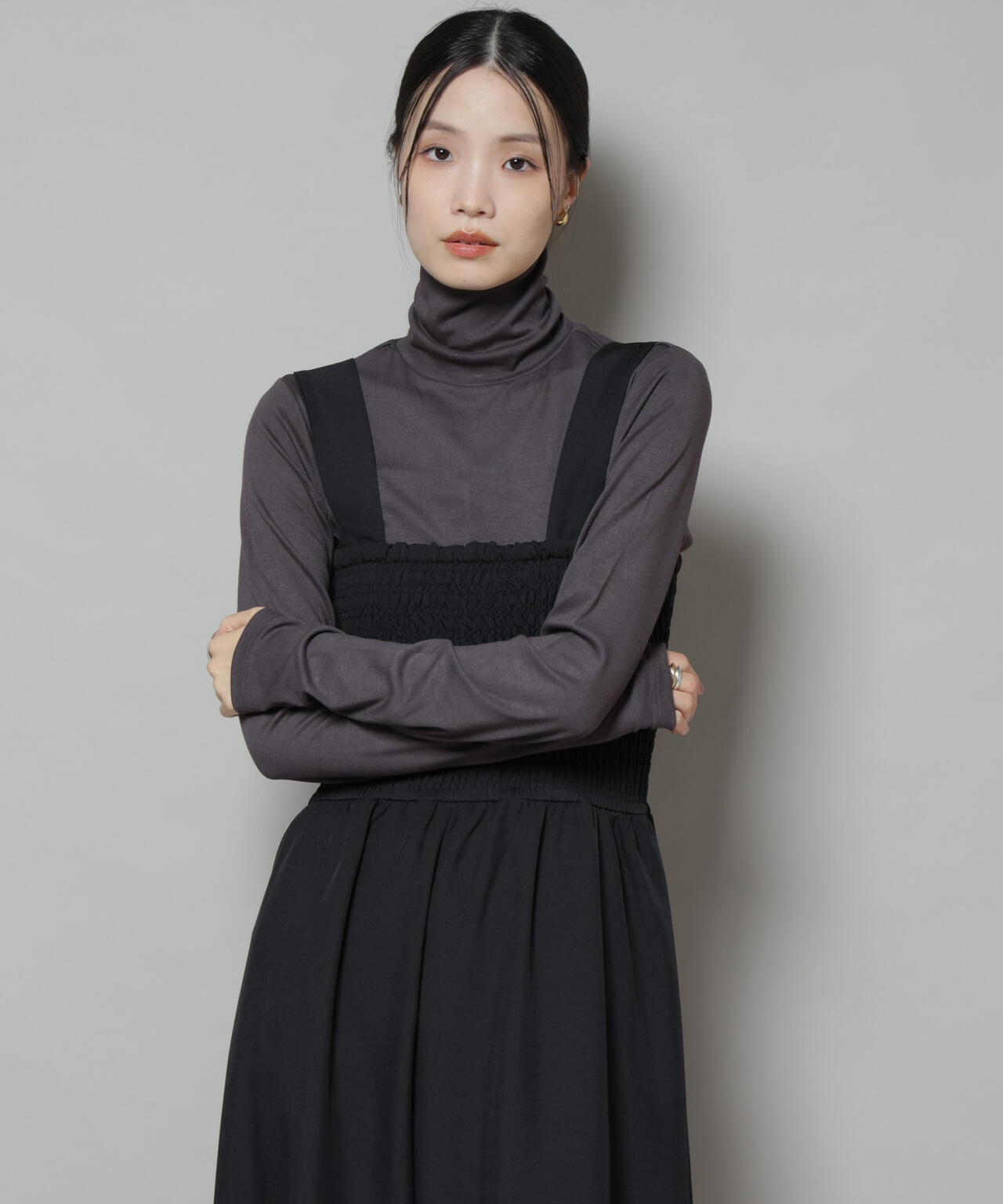 吸湿発熱タートルネックカットトップス