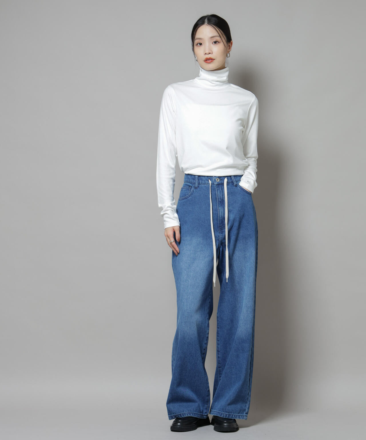 吸湿発熱タートルネックカットトップス