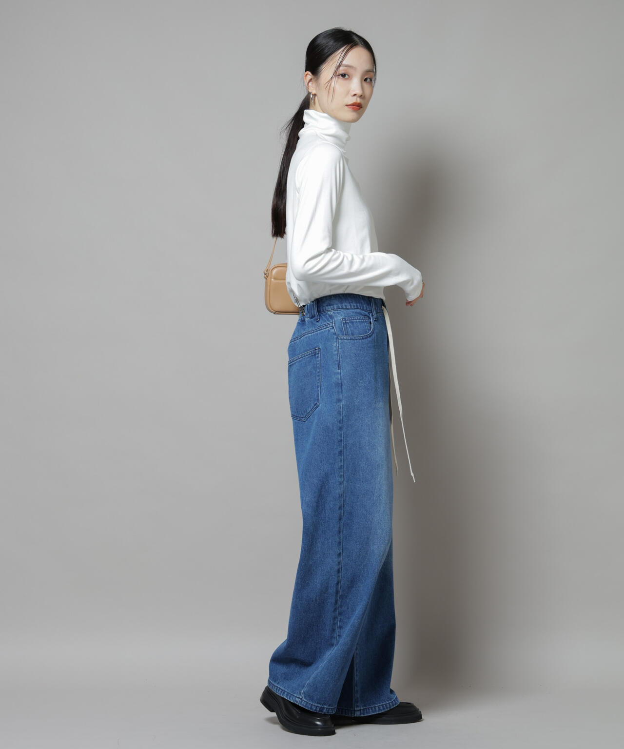 吸湿発熱タートルネックカットトップス