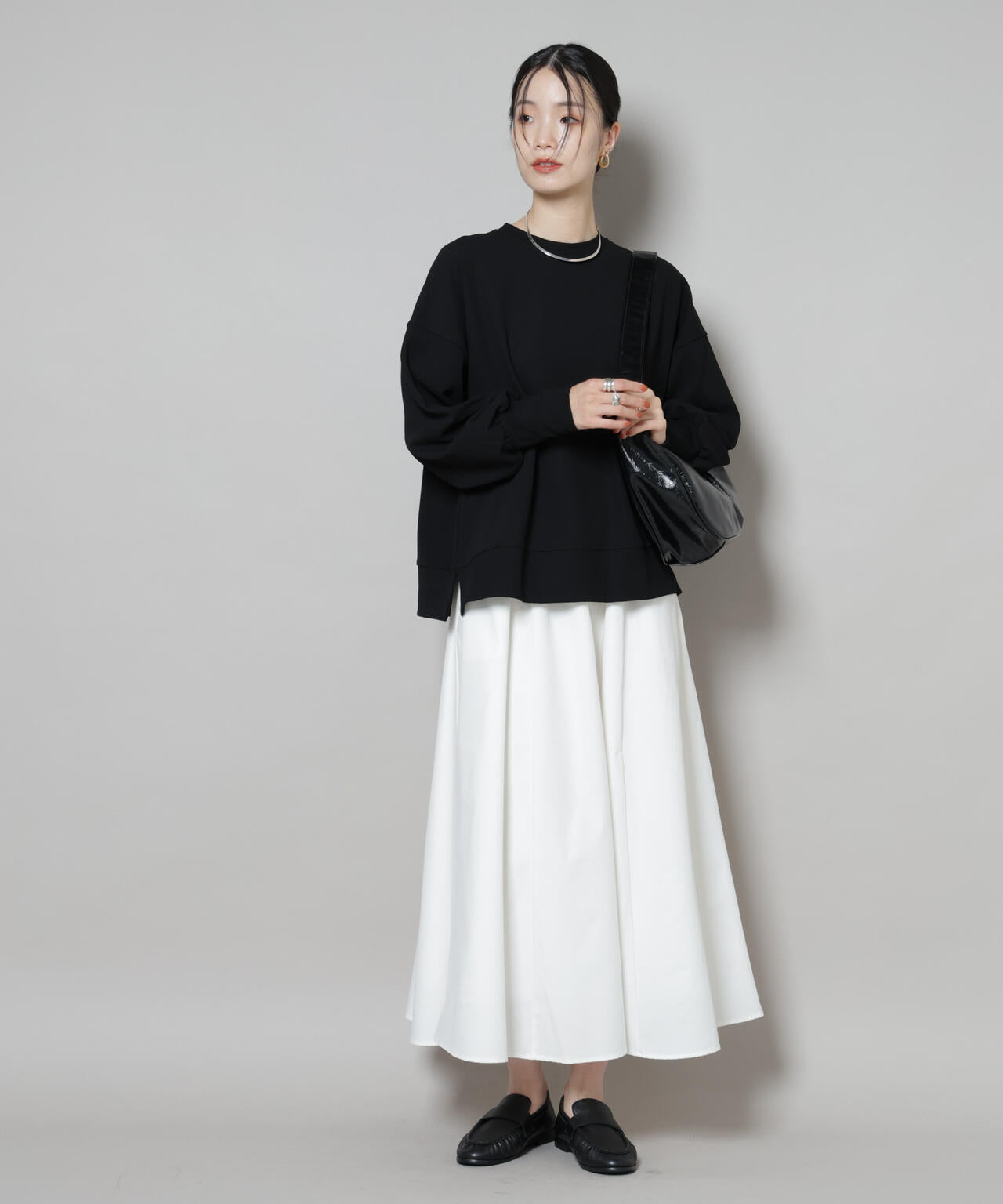 ベルトディテールラウンドショルダーバッグ