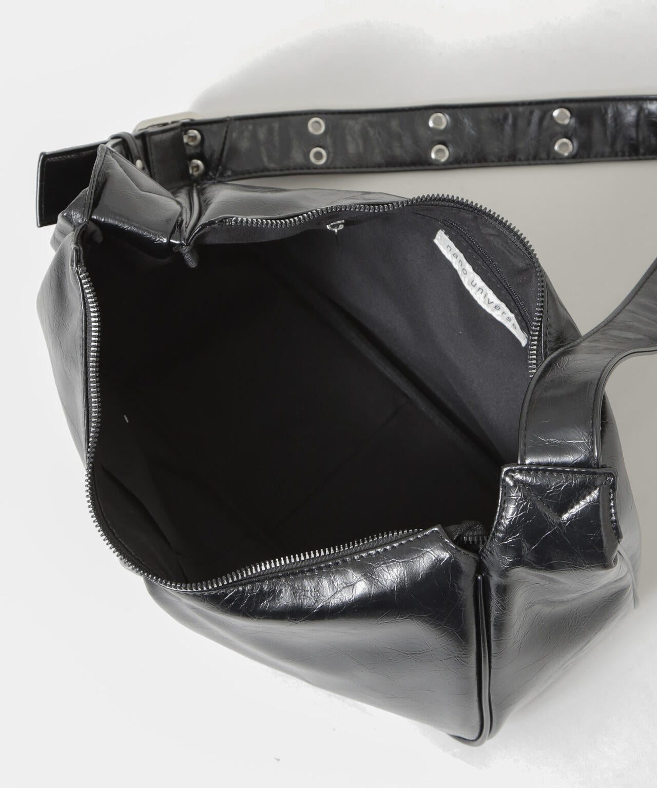 ベルトディテールラウンドショルダーバッグ