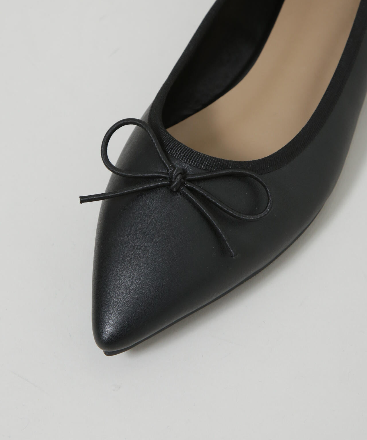 ポインテッドトゥリボンフラットパンプス