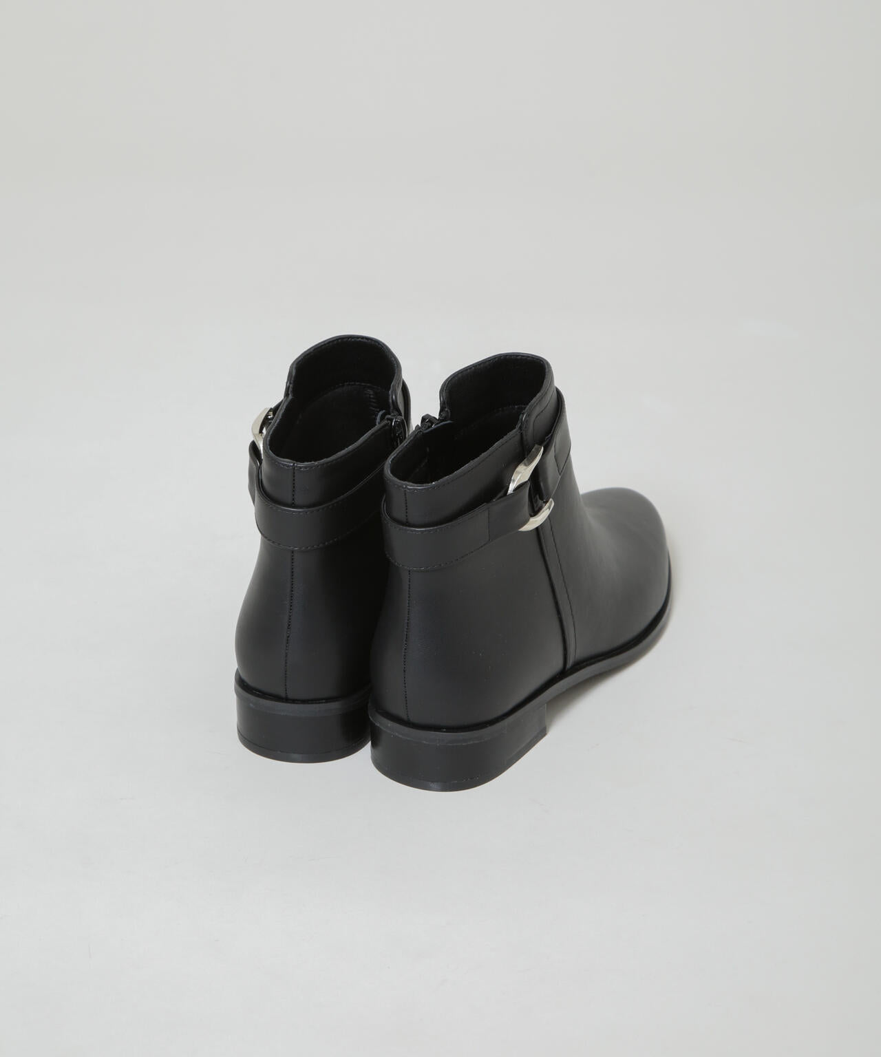 バックルデザインショートブーツ