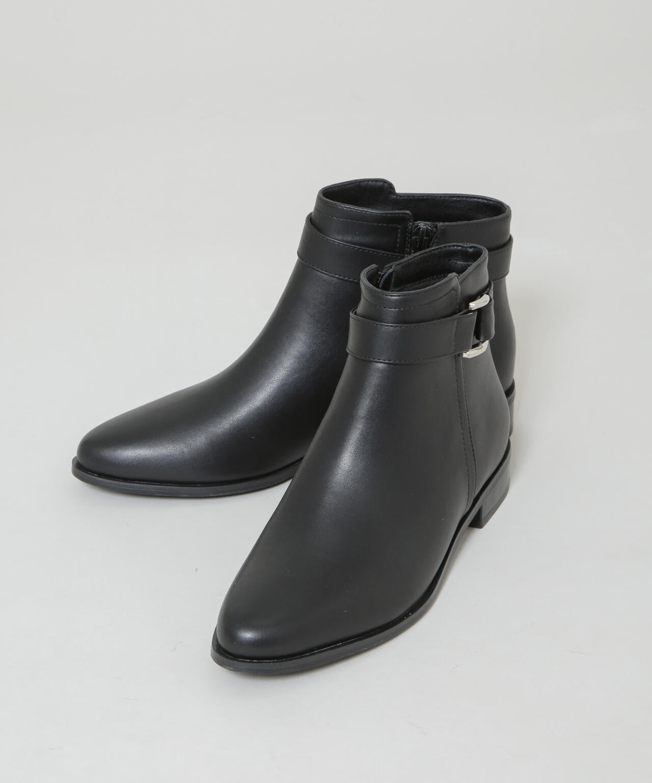 バックルデザインショートブーツ