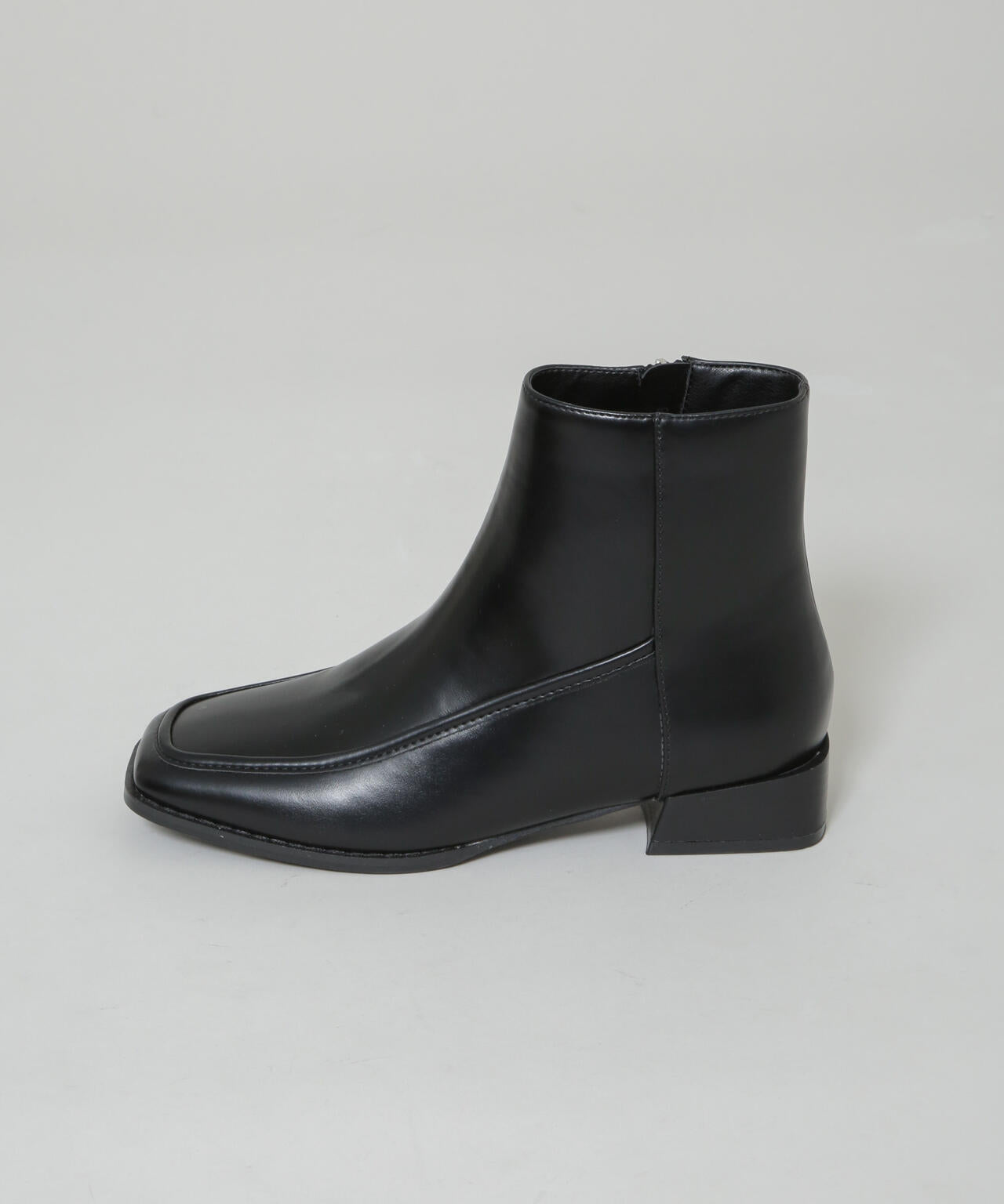 スクエアトゥミドルブーツ