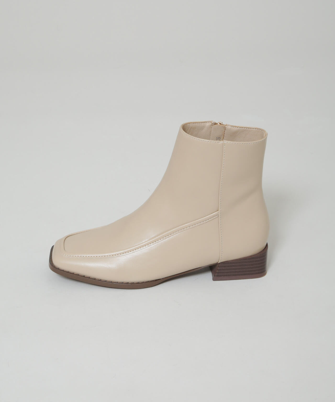 スクエアトゥミドルブーツ