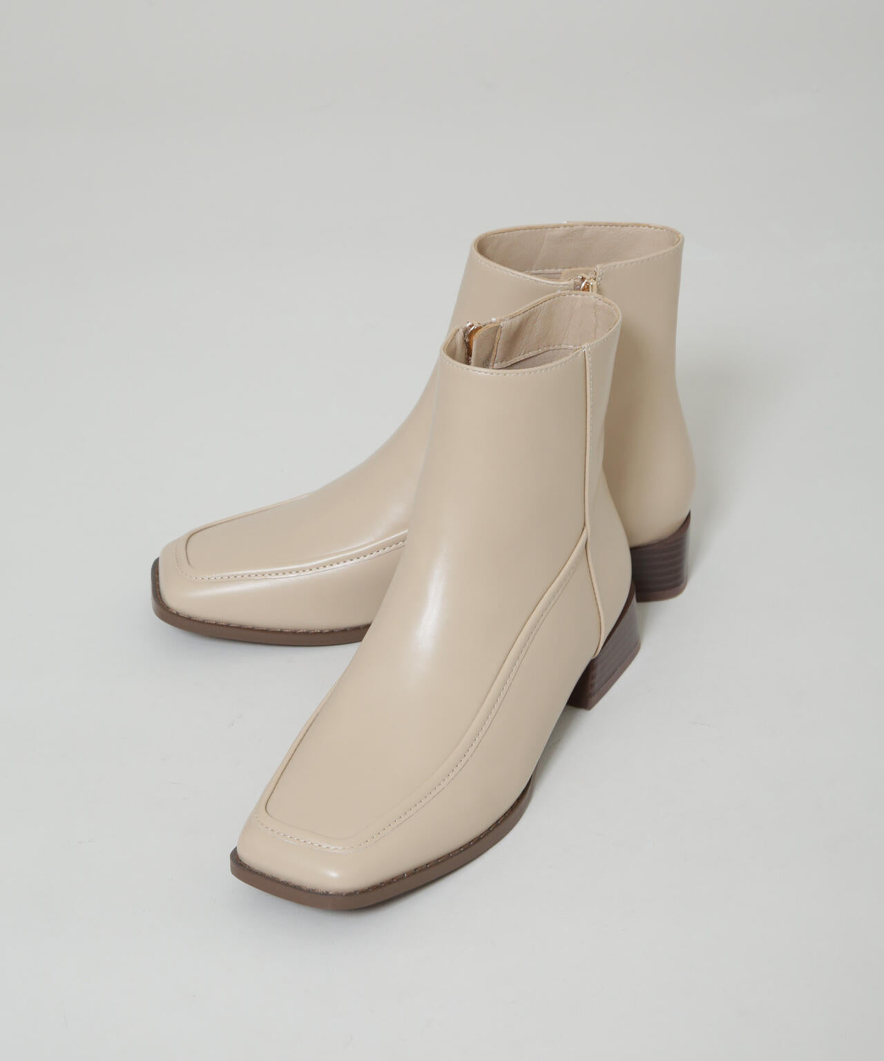 スクエアトゥミドルブーツ