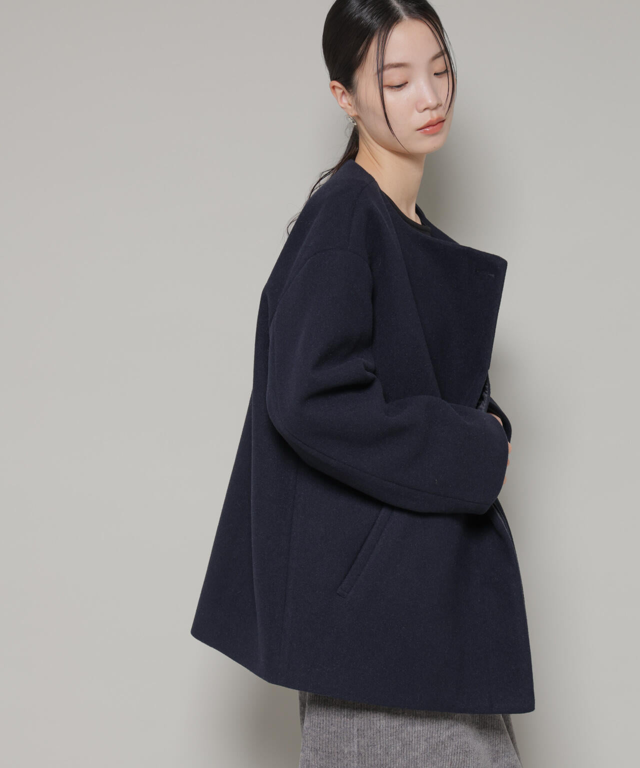 ノーカラーミドルコート