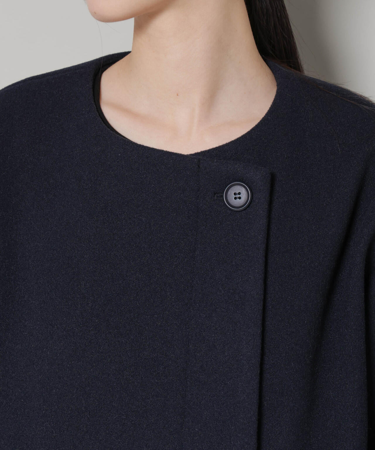 ノーカラーミドルコート