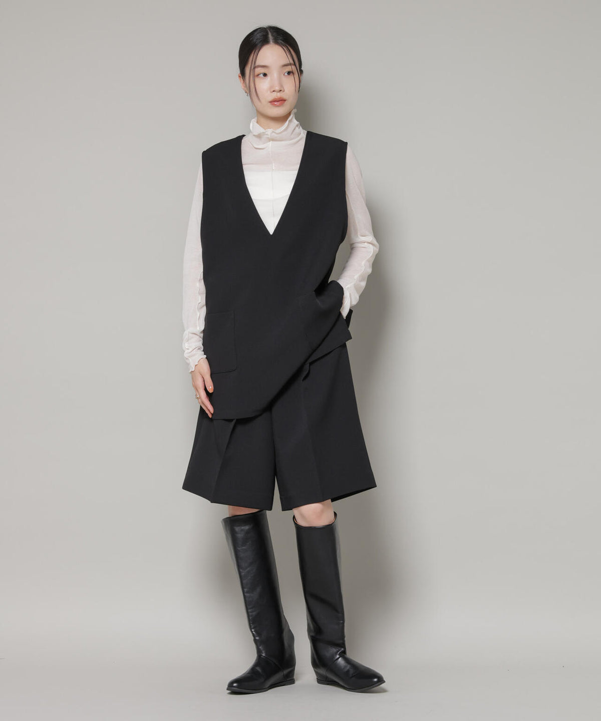 Vネックベスト×ハーフパンツ セットアップ