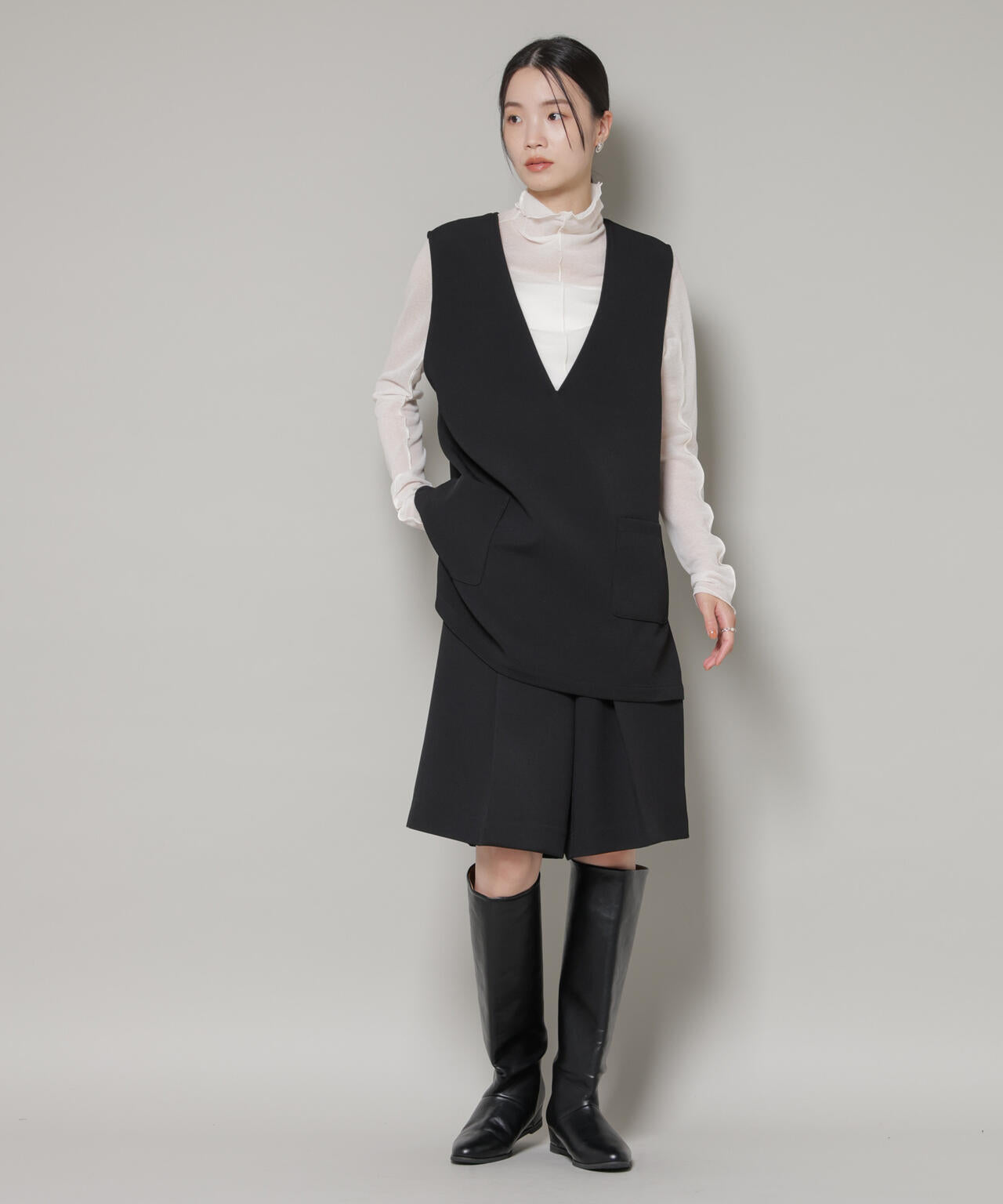 Vネックベスト×ハーフパンツ セットアップ