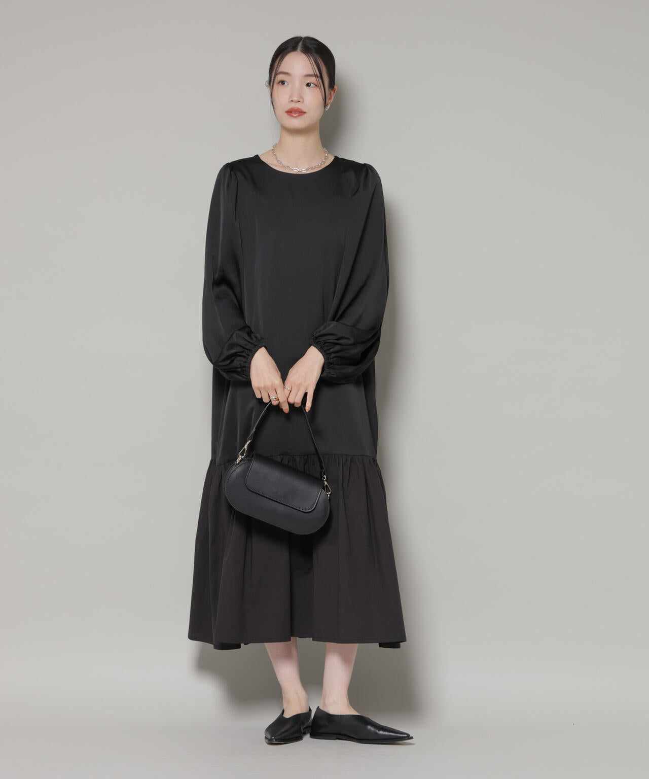 異素材切り替えギャザーサテンワンピース