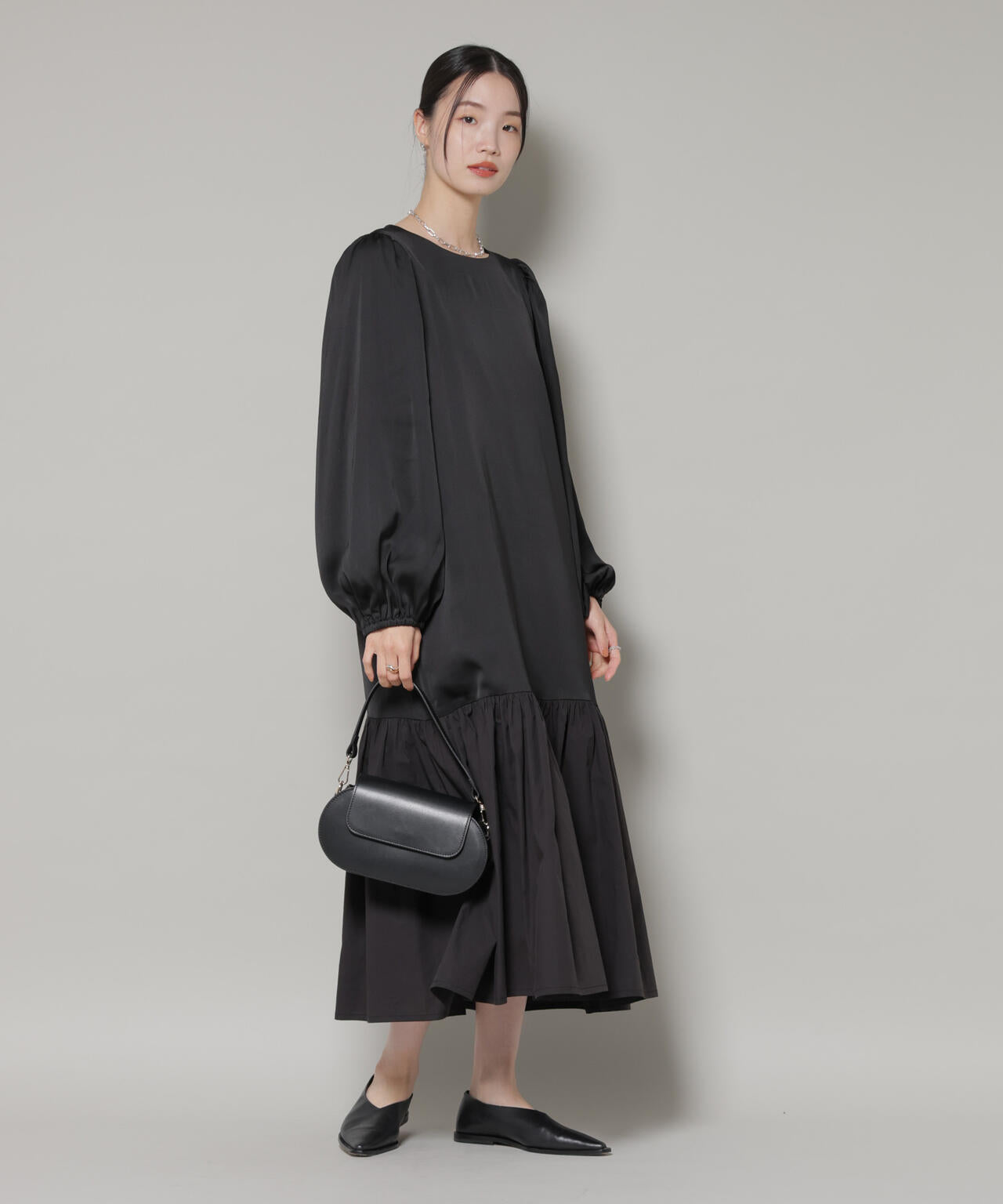 異素材切り替えギャザーサテンワンピース