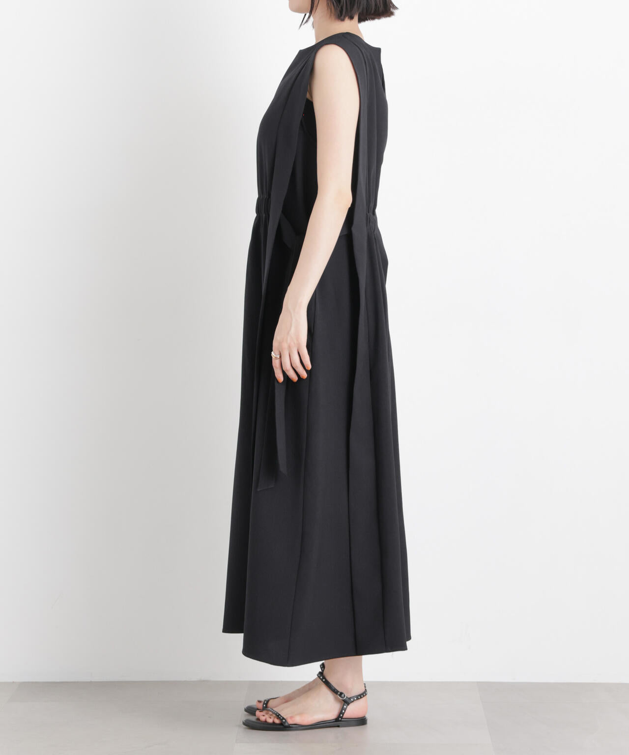 身長165 B:80 W:59 / H:85 / S:23.5 着用サイズ:F