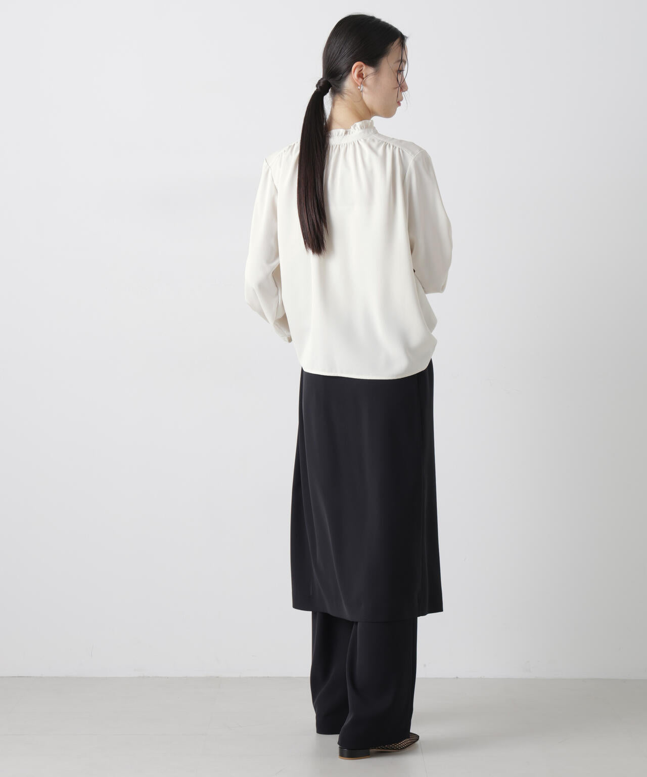 前後2wayスタンドカラーギャザーブラウス