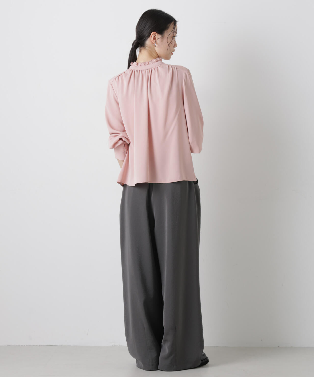 前後2wayスタンドカラーギャザーブラウス