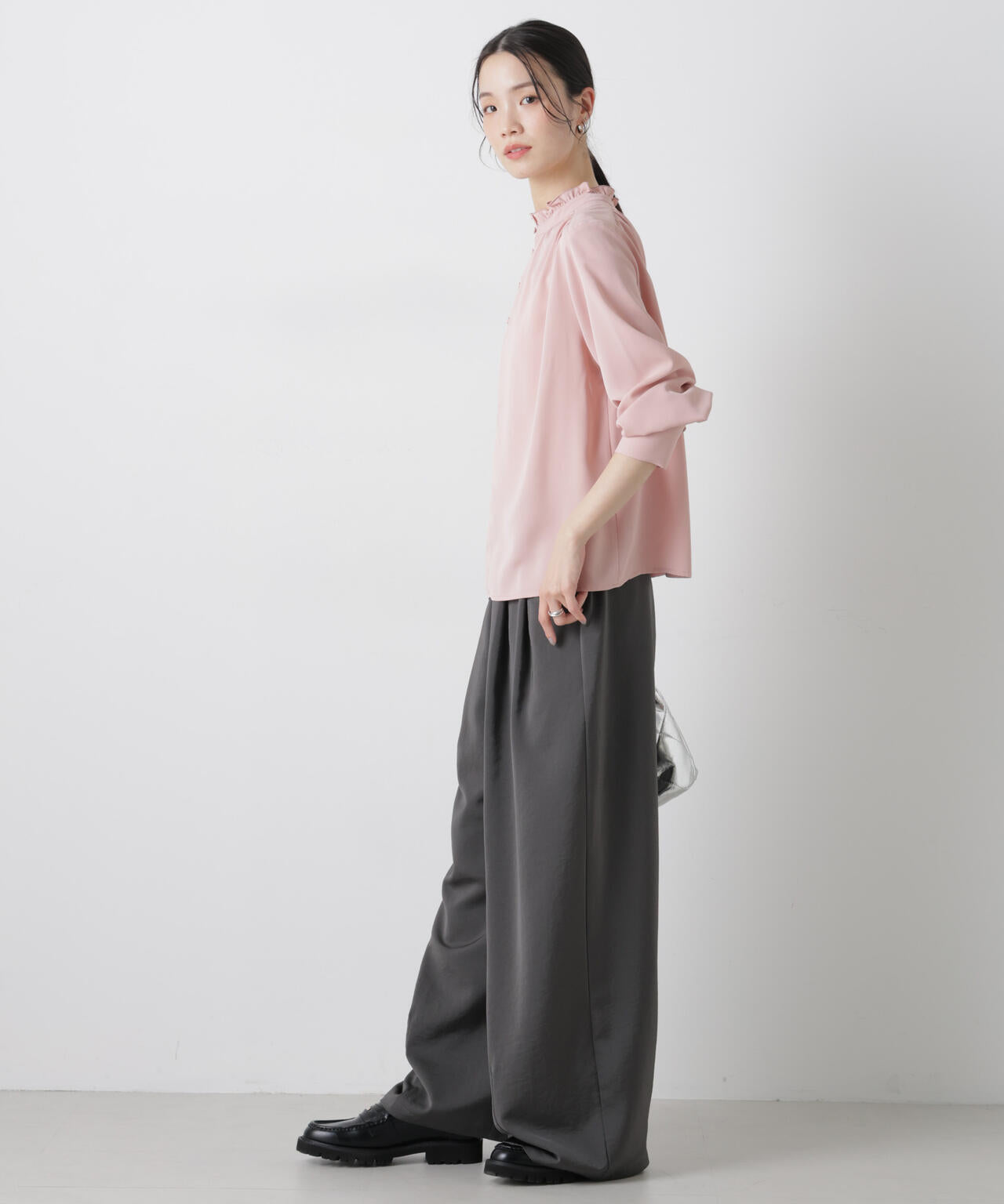 前後2wayスタンドカラーギャザーブラウス