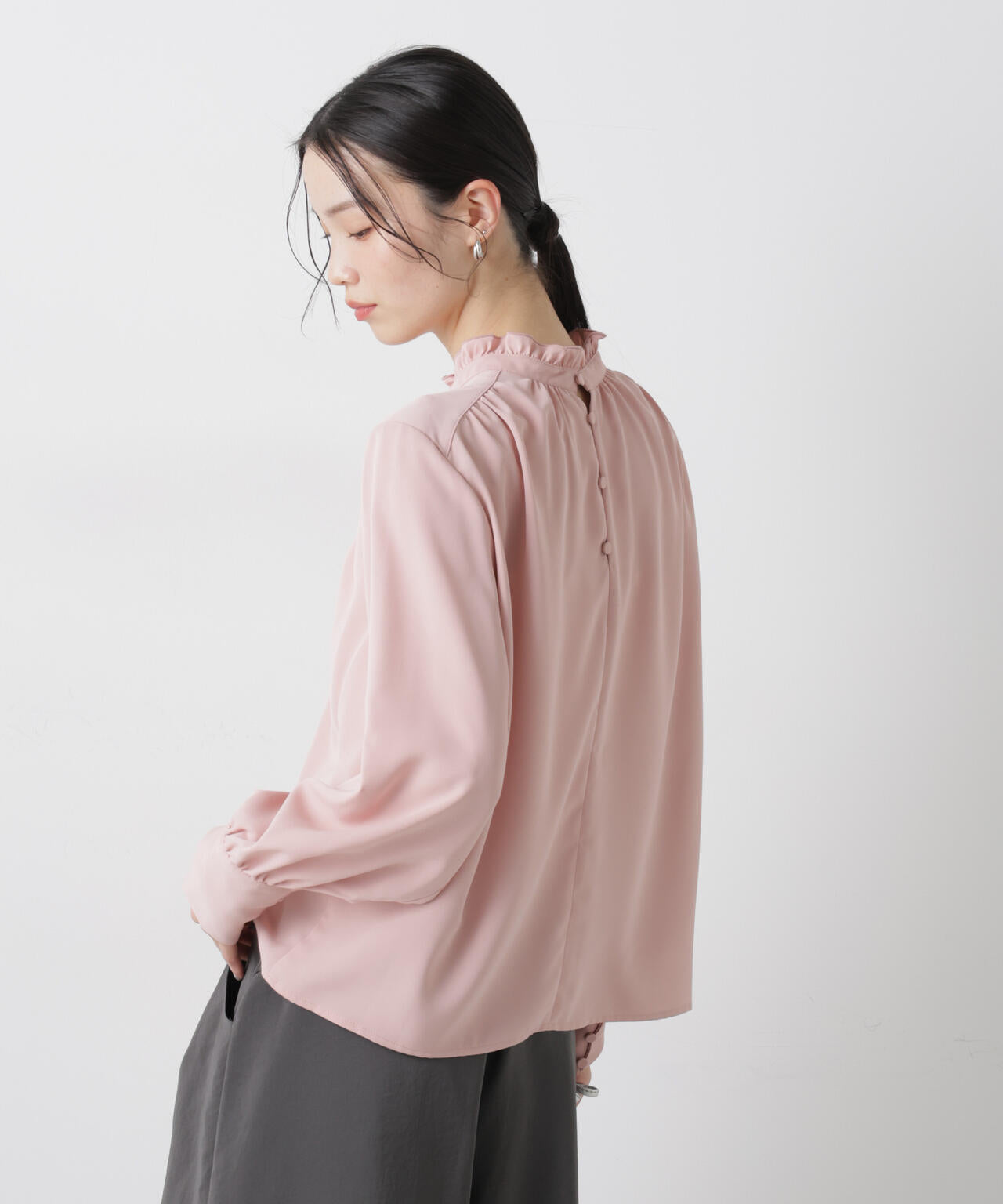前後2wayスタンドカラーギャザーブラウス