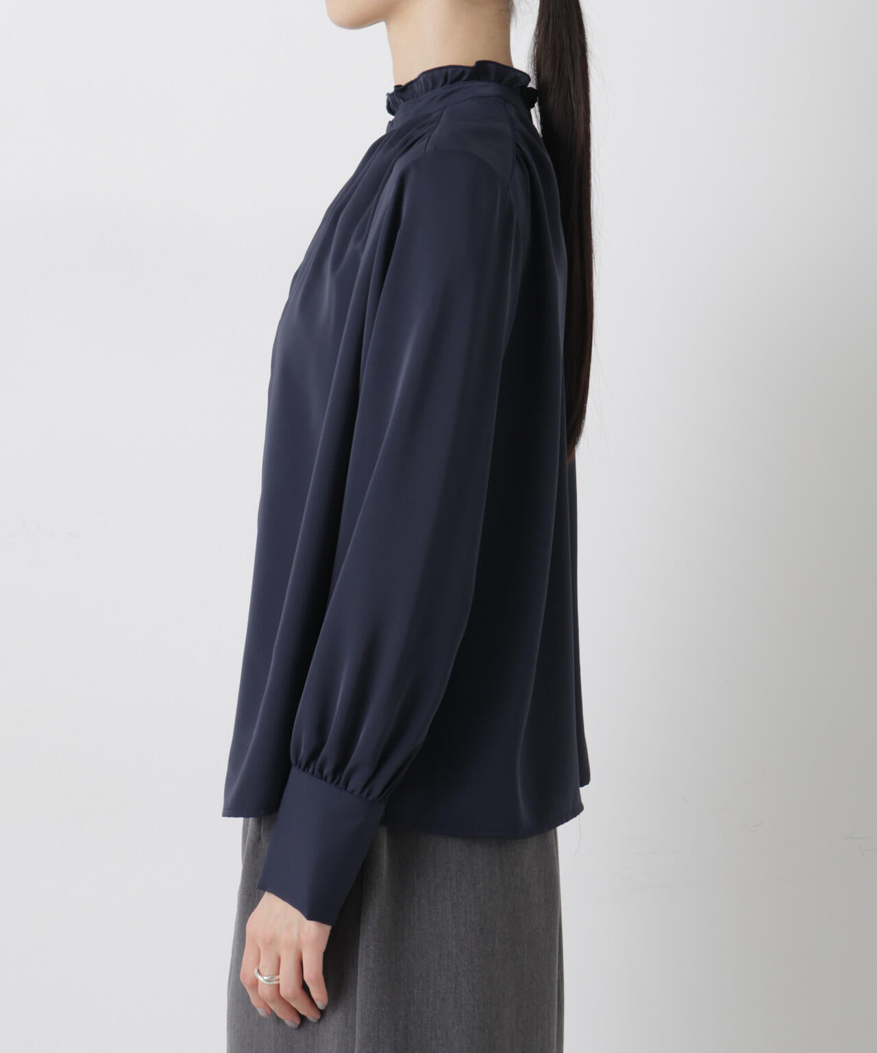 前後2wayスタンドカラーギャザーブラウス