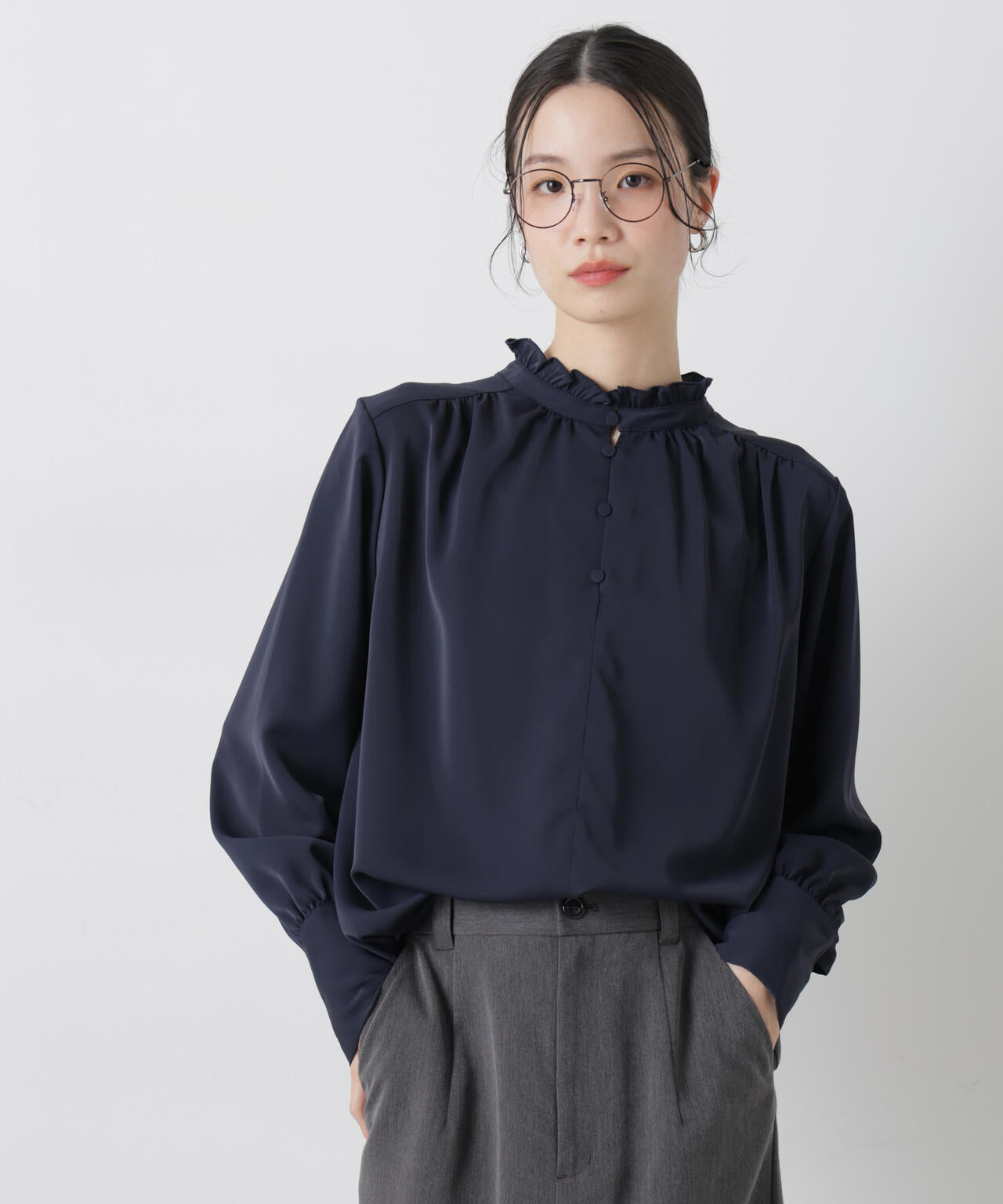 前後2wayスタンドカラーギャザーブラウス