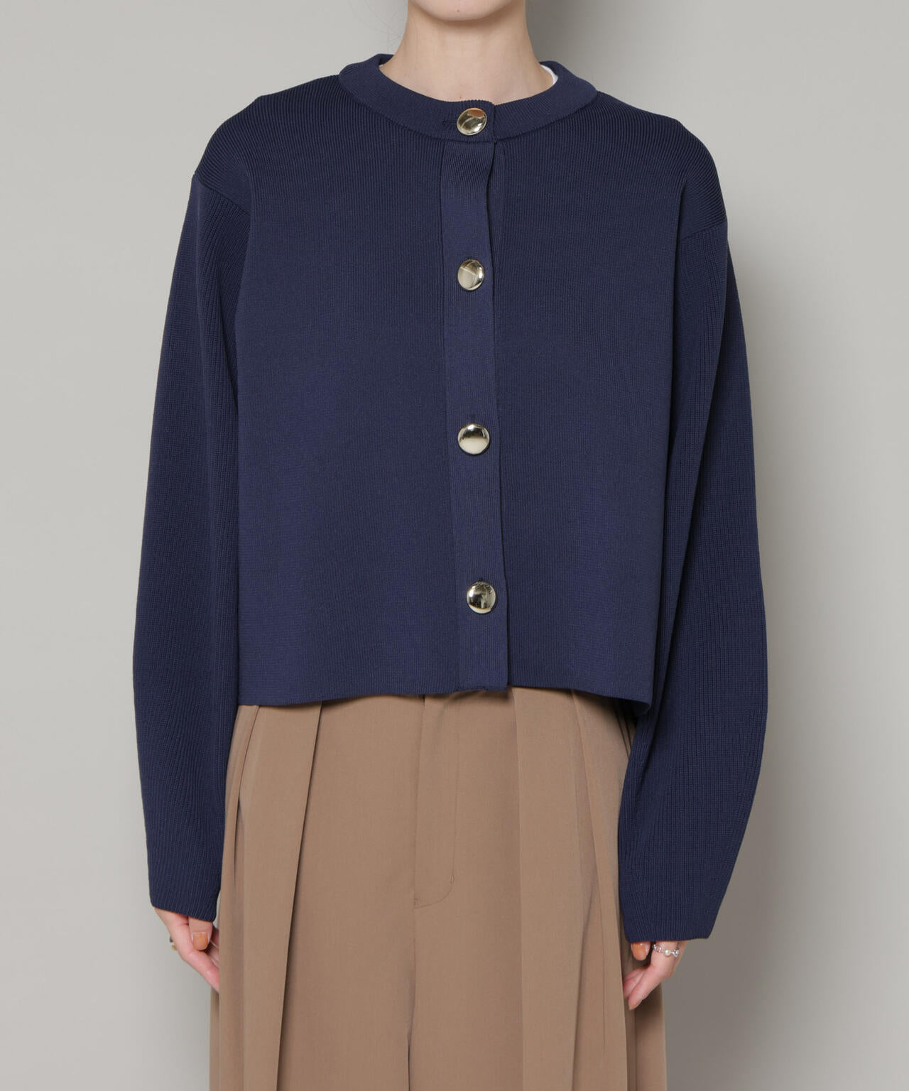 ビッグボタンクルーネックニットカーディガン