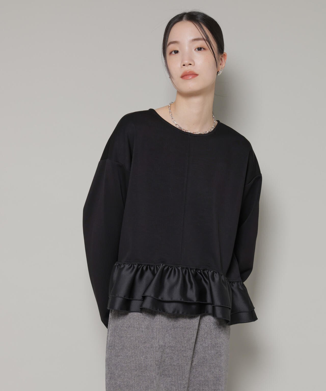 ダンボールカットサテンペプラムトップス