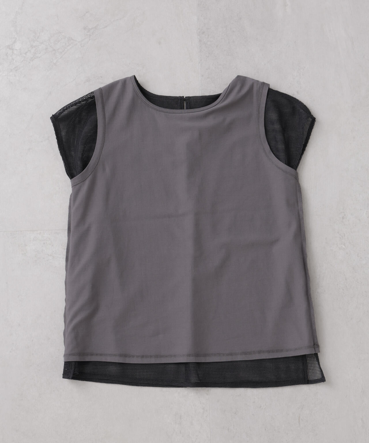 カラミメッシュレイヤードカットトップス