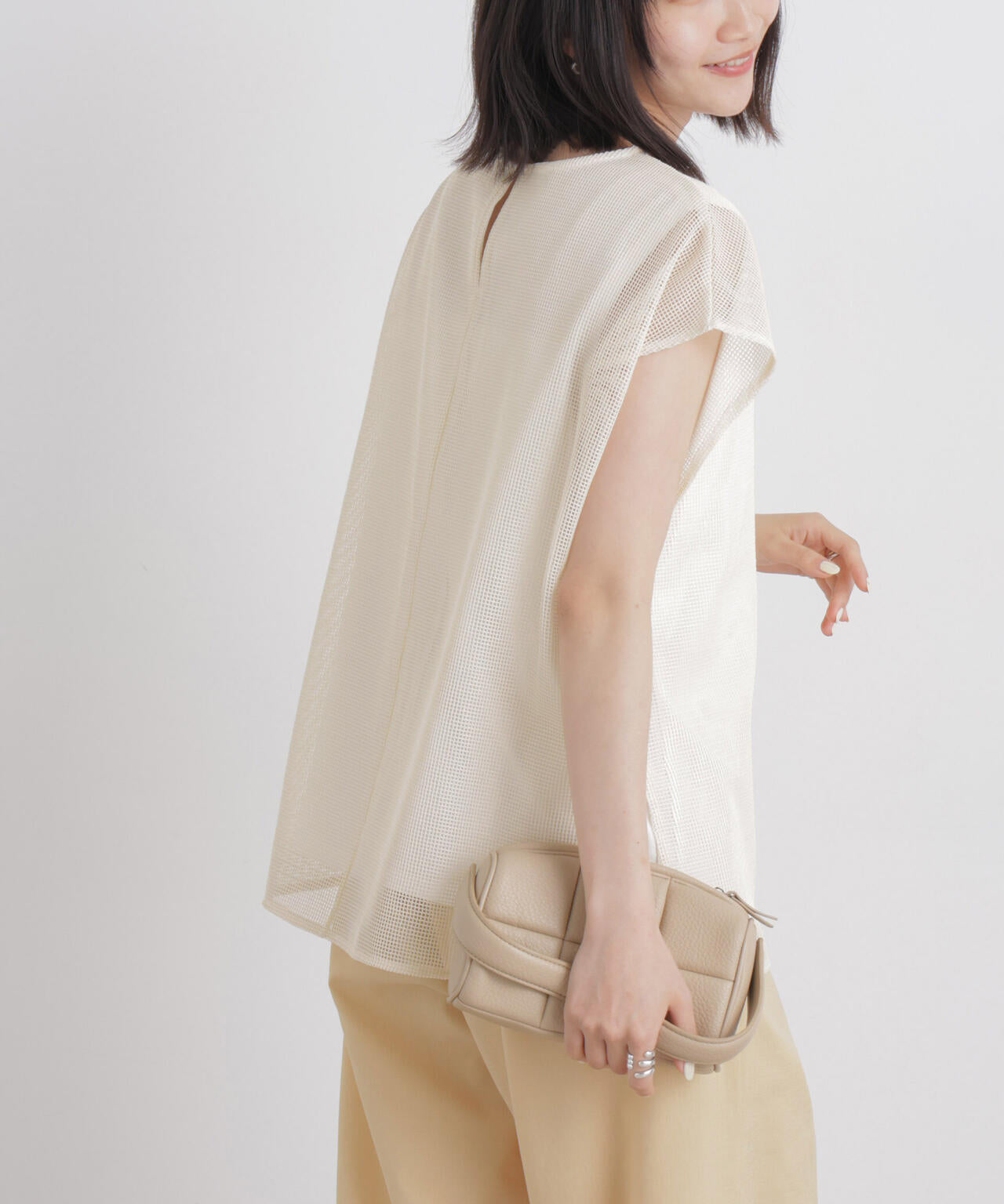 カラミメッシュレイヤードカットトップス