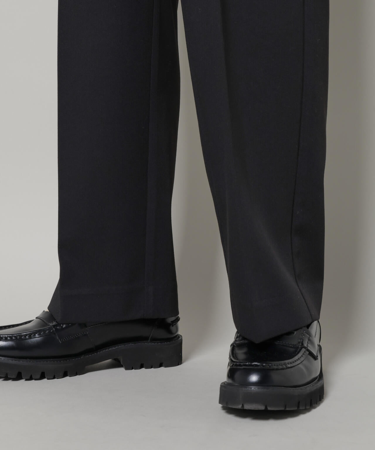 ワンタックセンタープレスストレートパンツ