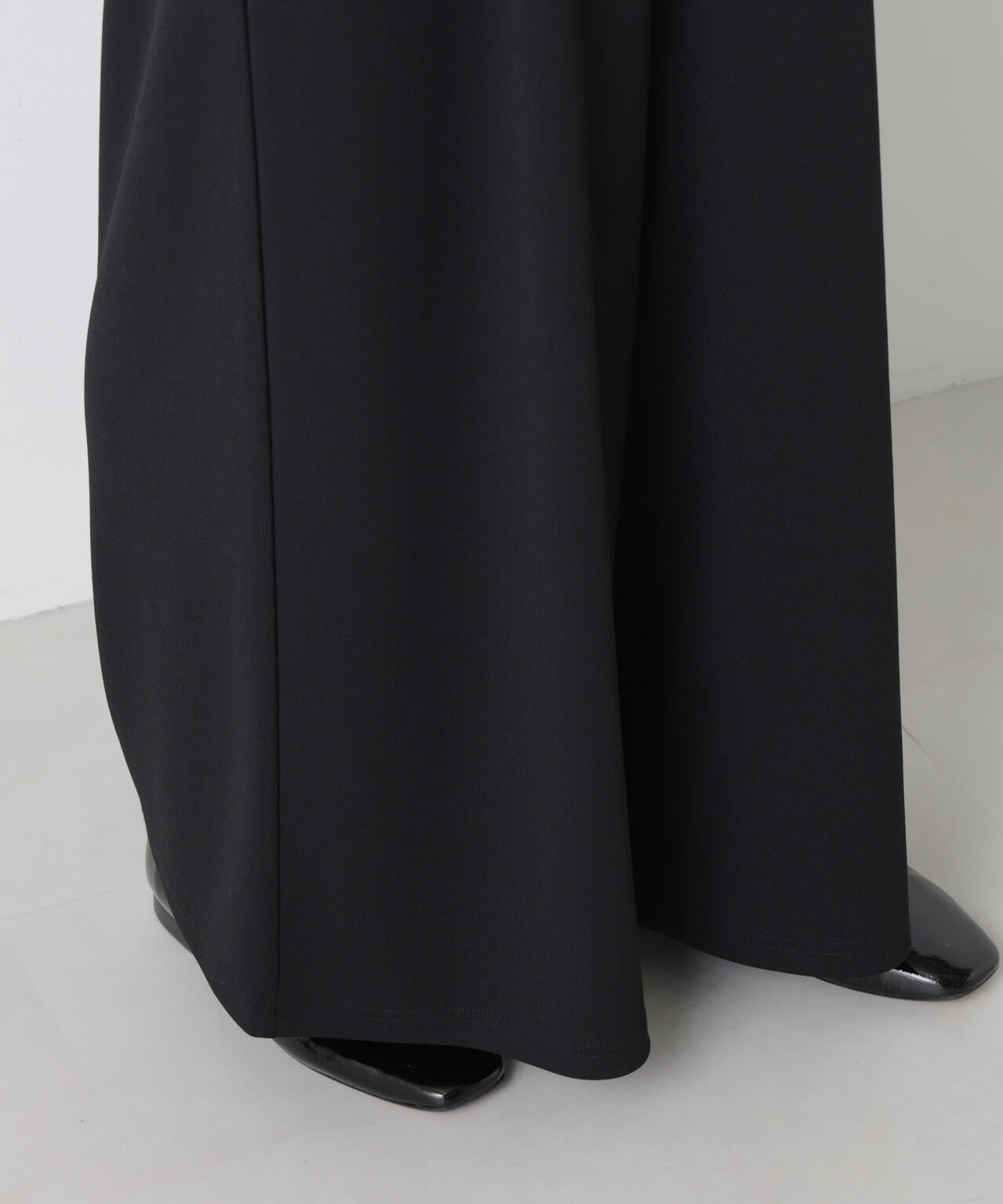 タックワイドカットジョーゼットパンツ
