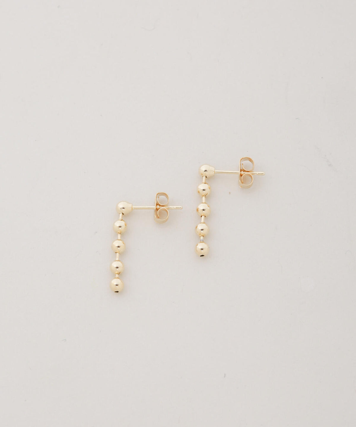 ボールチェーンドロップピアス