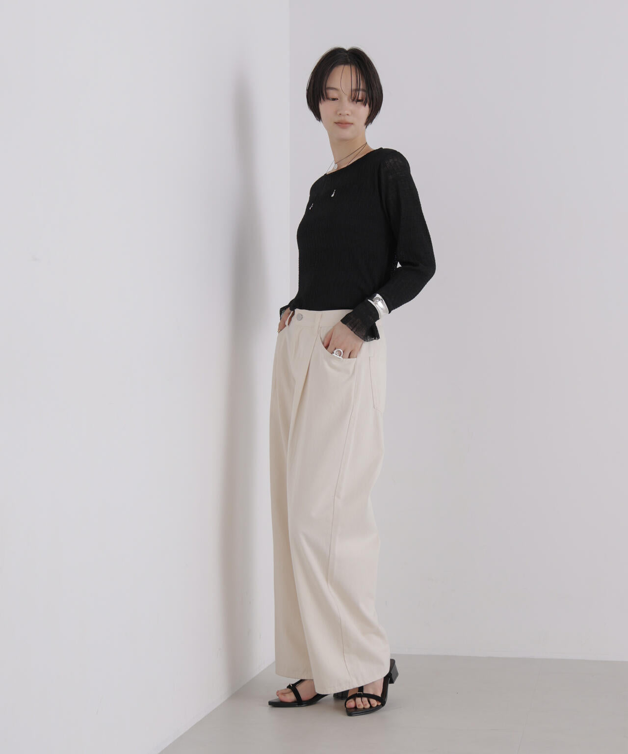 シアープリーツカットロングスリーブトップス