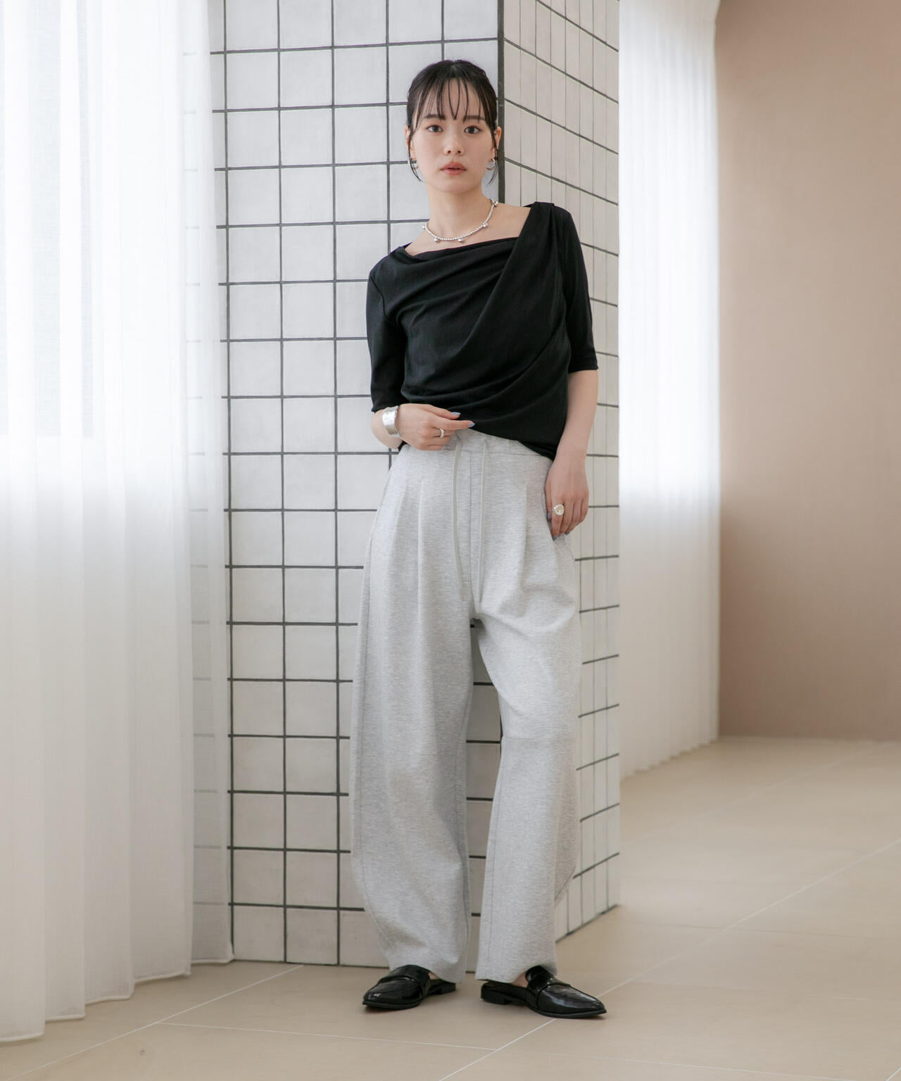 WEB限定/タックアシメフライスカットデザイントップス