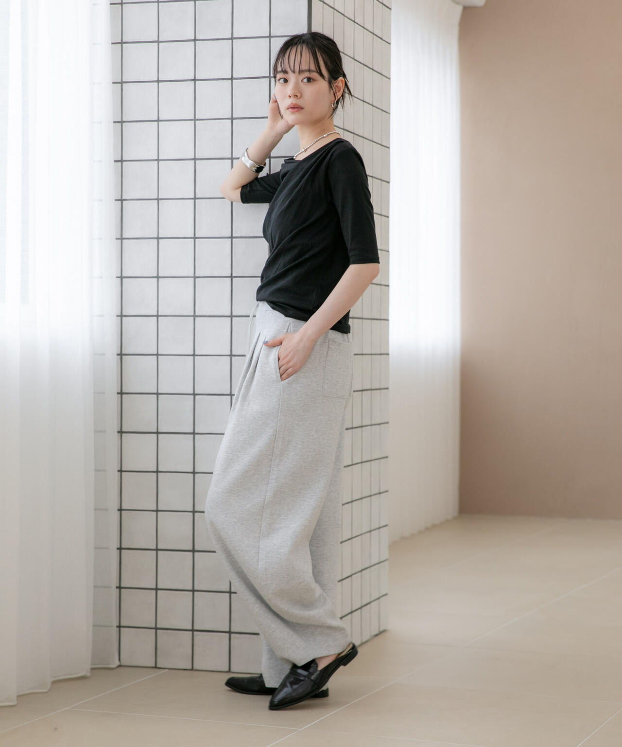 WEB限定/タックアシメフライスカットデザイントップス