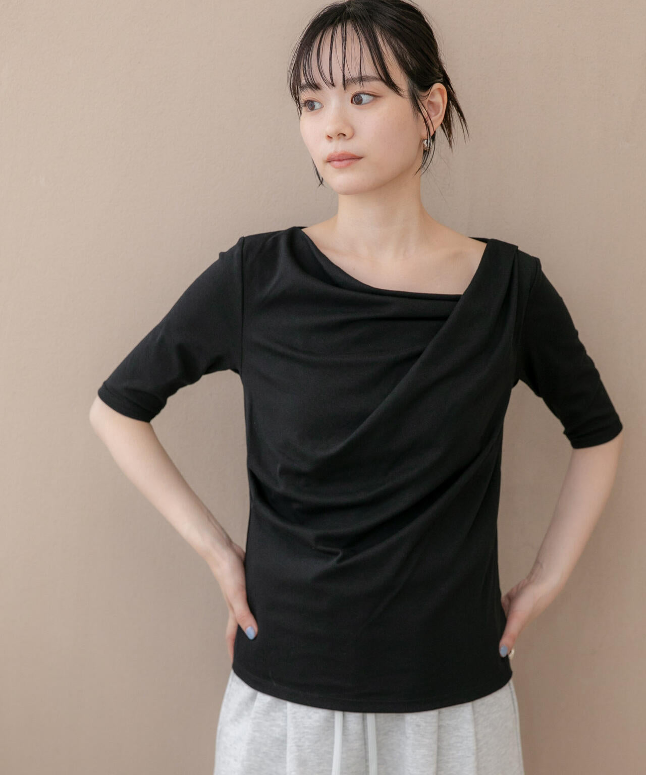 WEB限定/タックアシメフライスカットデザイントップス
