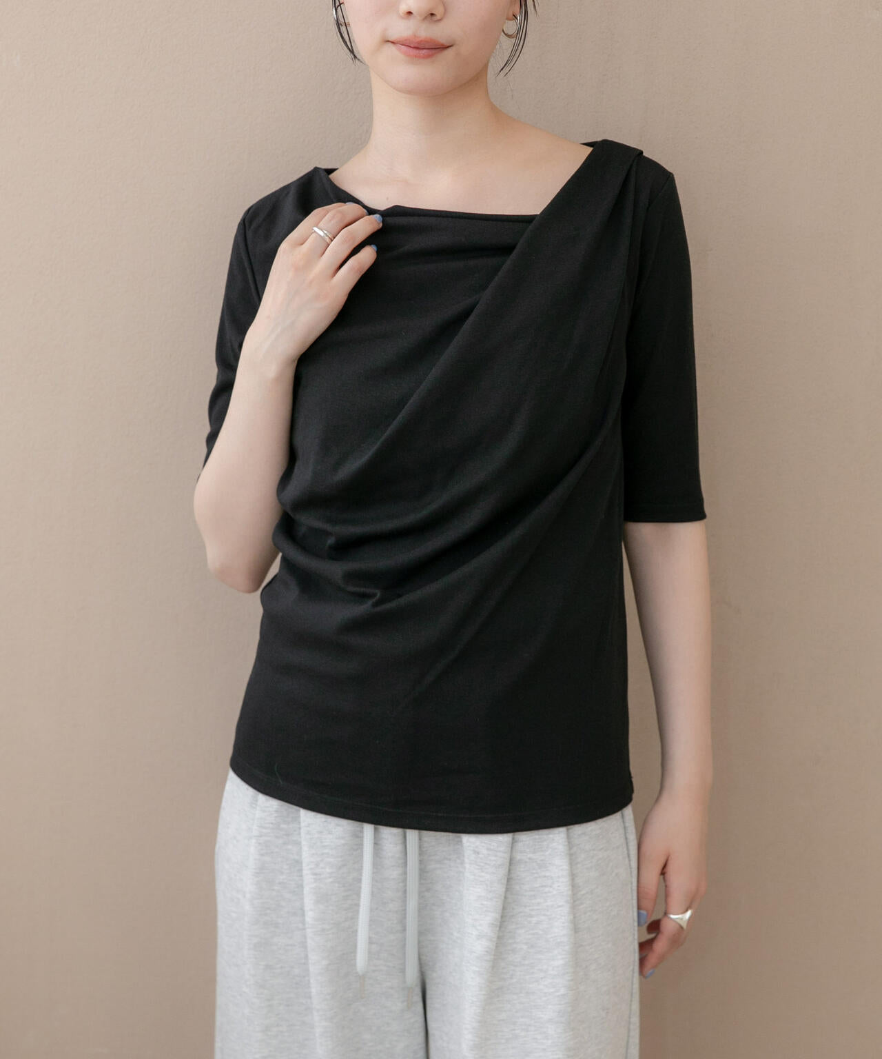 WEB限定/タックアシメフライスカットデザイントップス