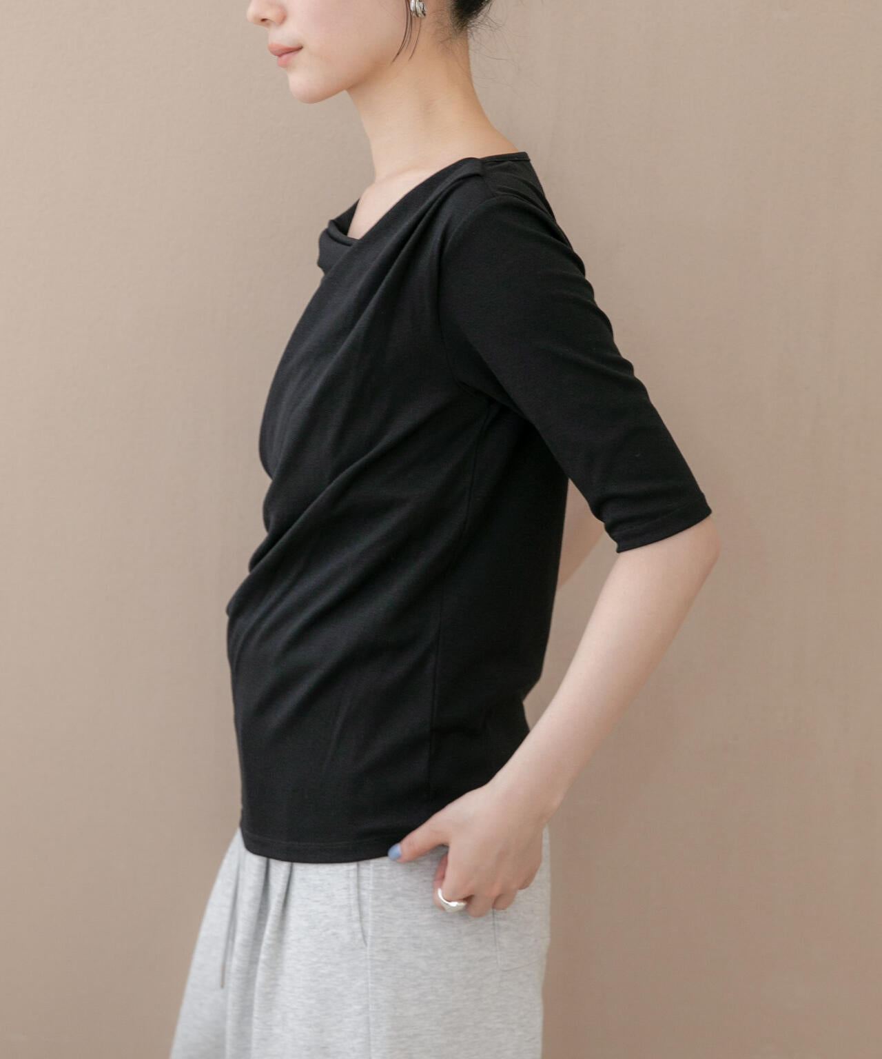 WEB限定/タックアシメフライスカットデザイントップス