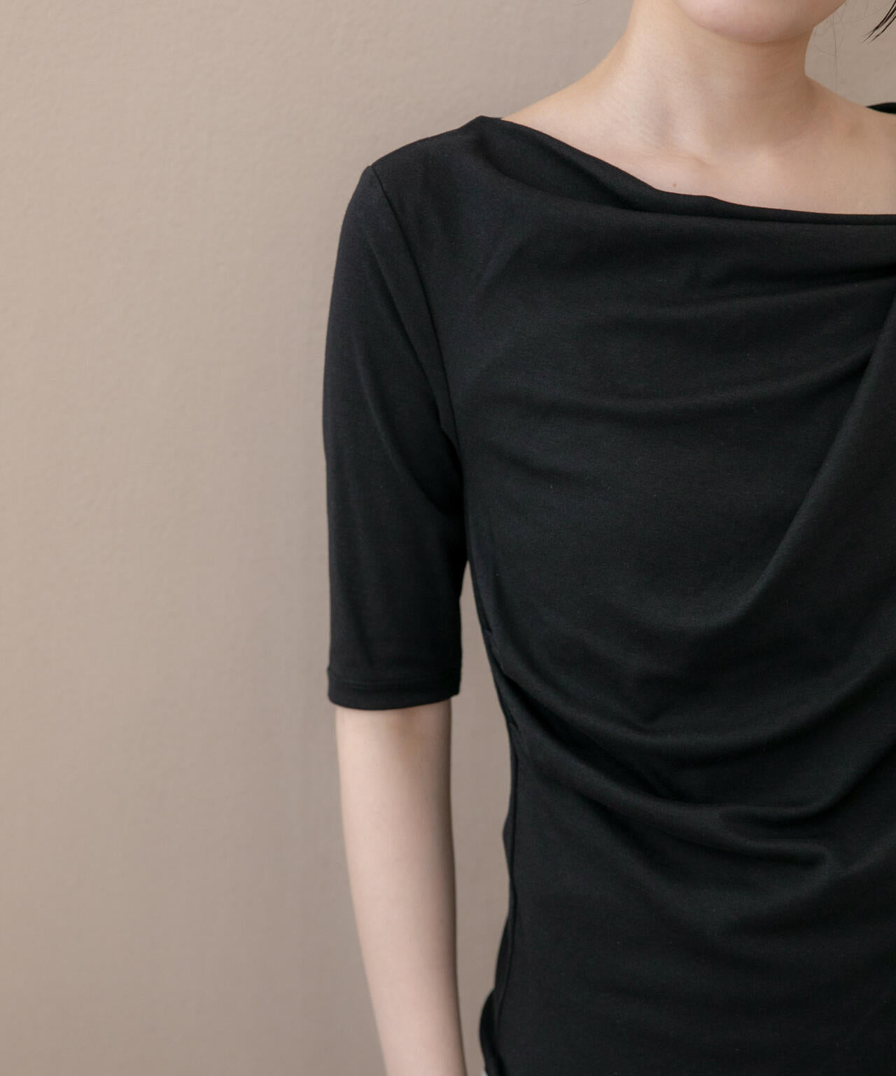 WEB限定/タックアシメフライスカットデザイントップス