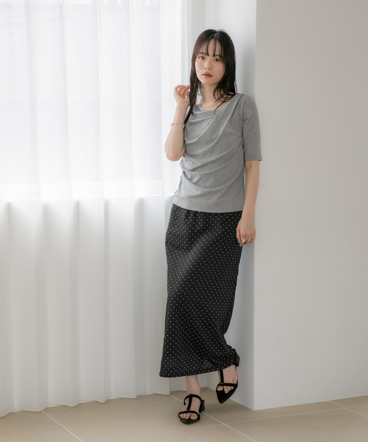 WEB限定/タックアシメフライスカットデザイントップス