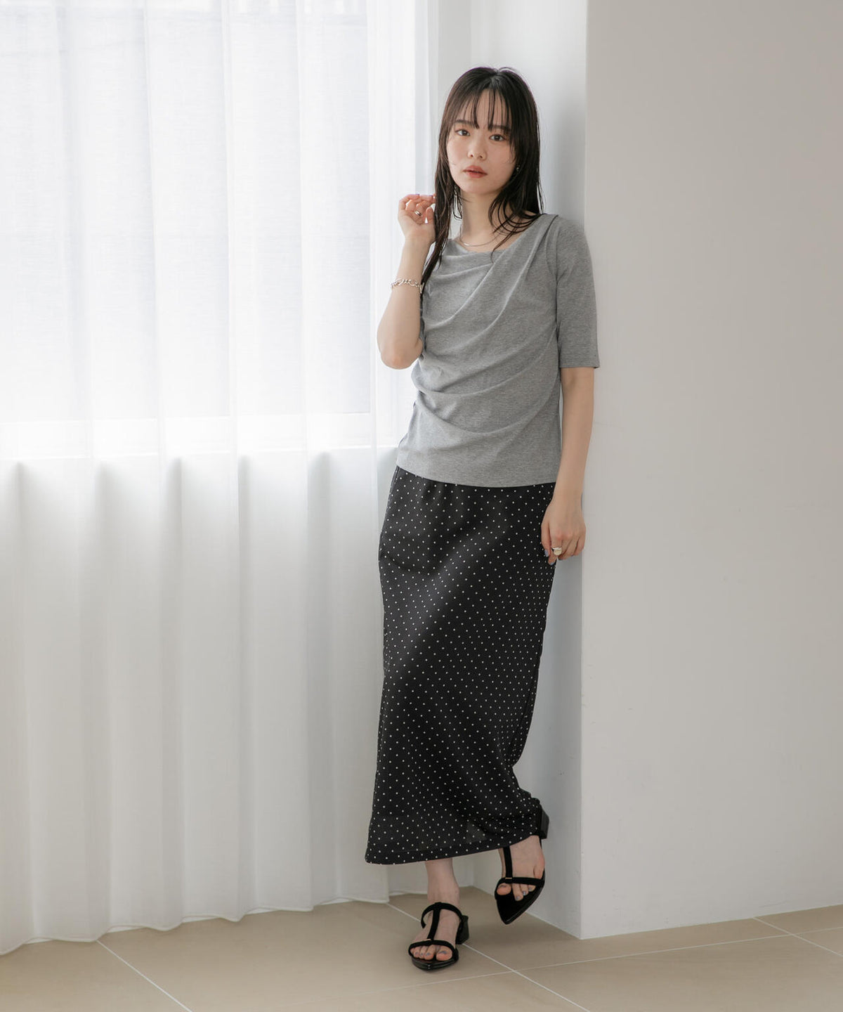 WEB限定/タックアシメフライスカットデザイントップス