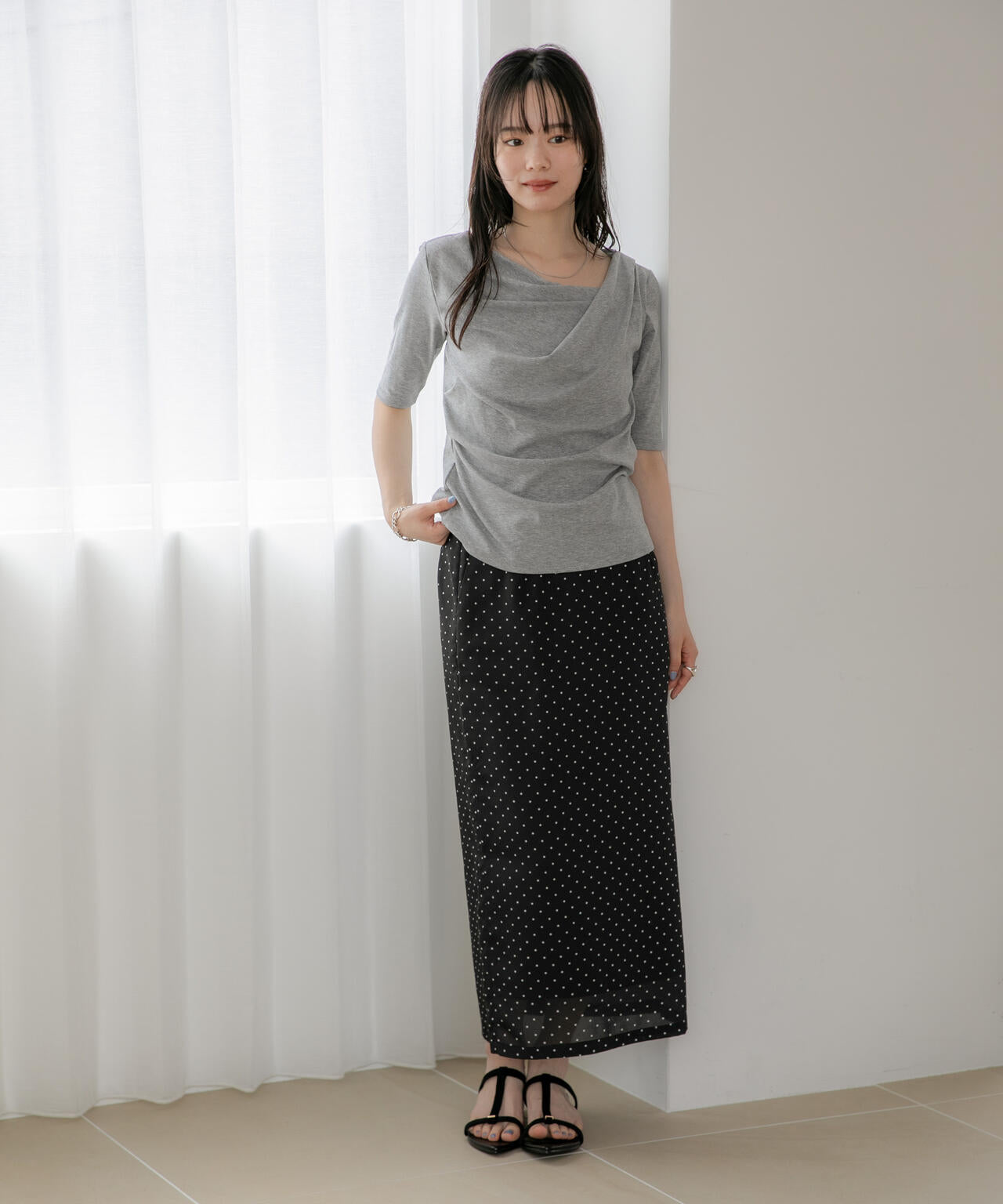 WEB限定/タックアシメフライスカットデザイントップス