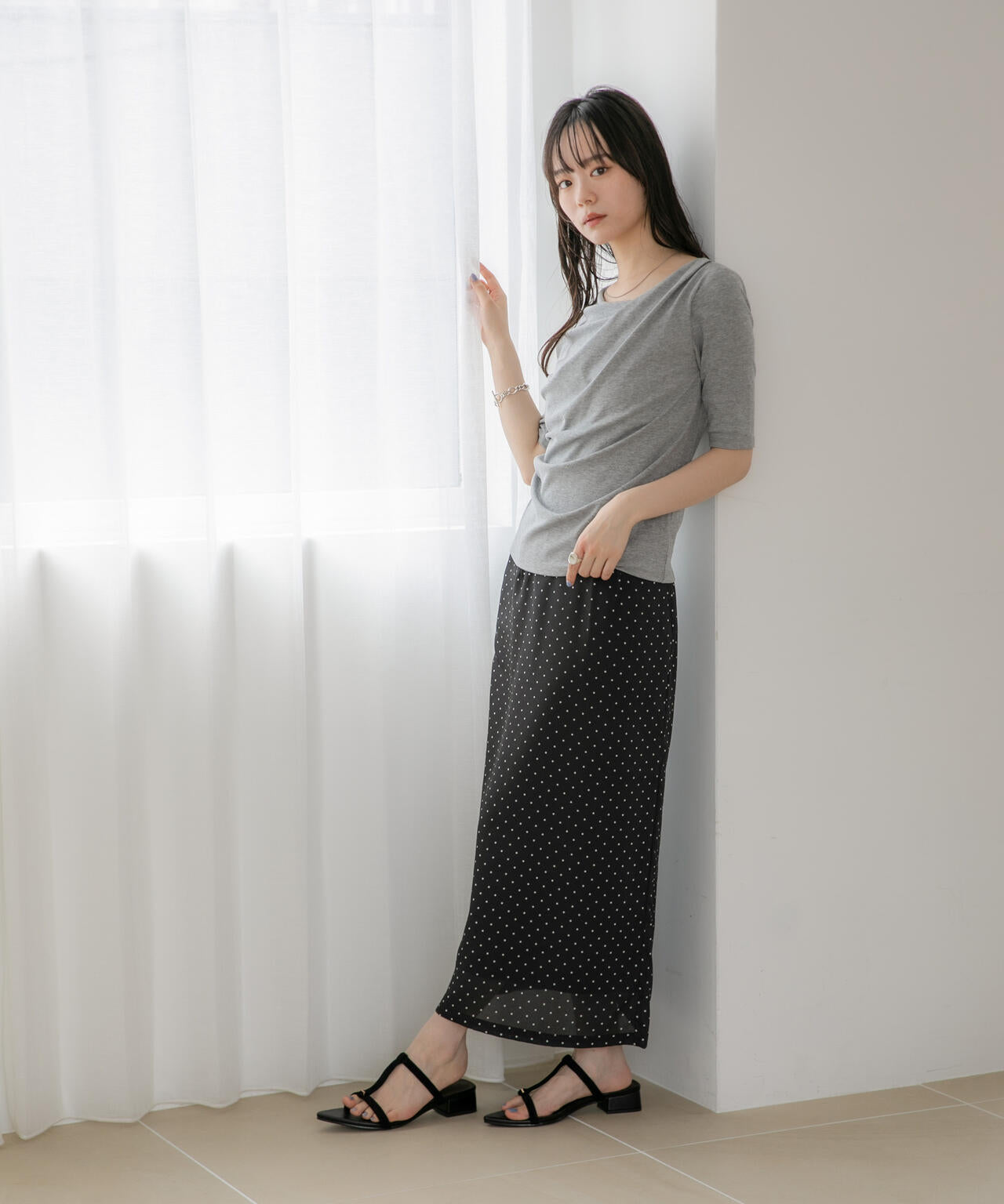 WEB限定/タックアシメフライスカットデザイントップス