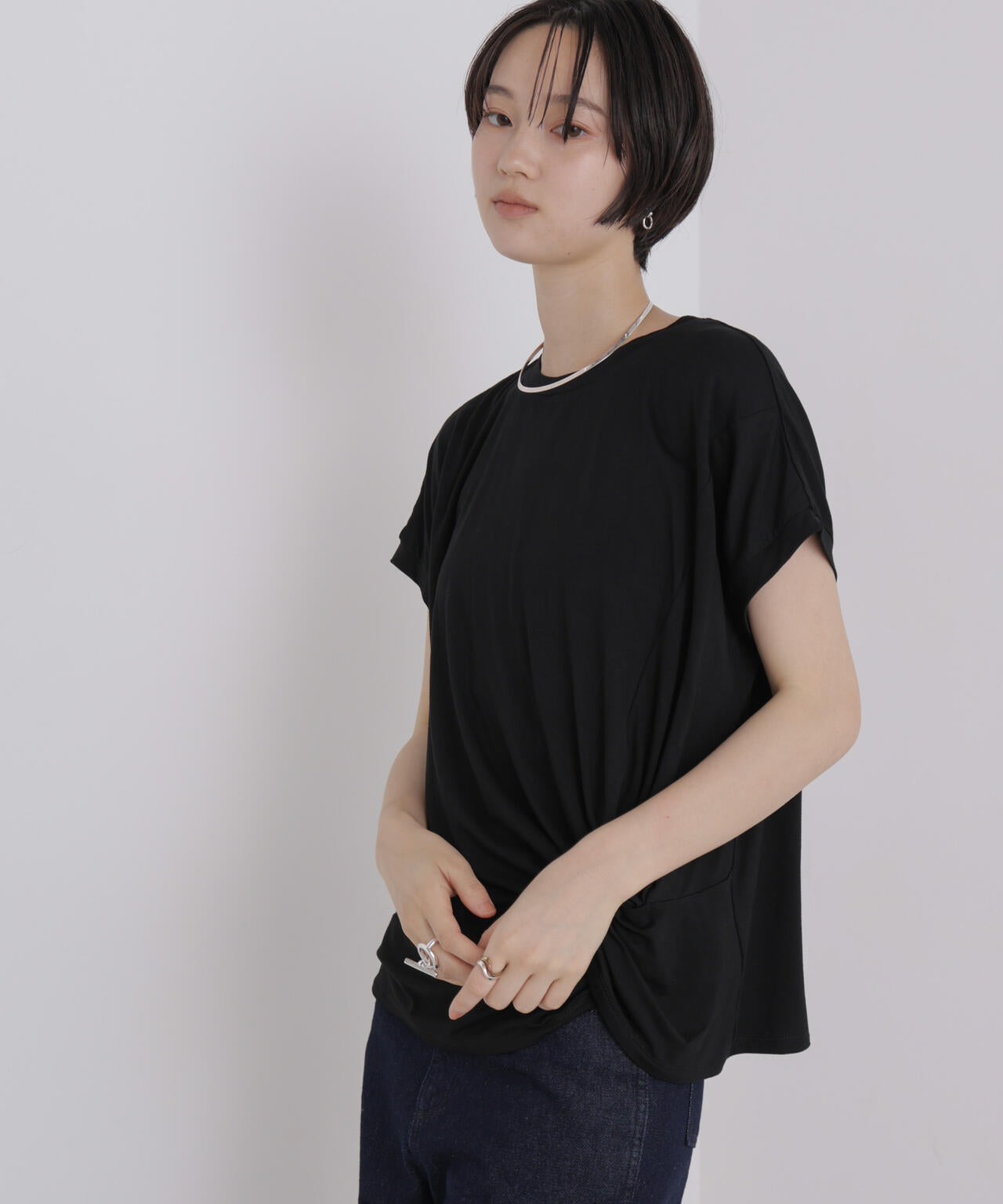 フロントツイストデザインノースリーブカットトップス